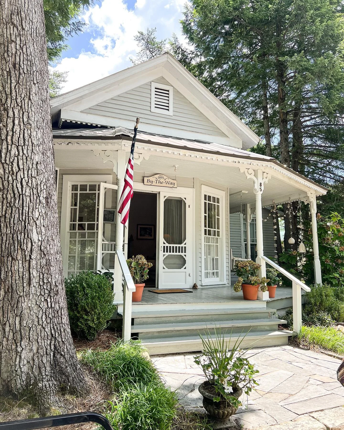 Monteagle Cottage Tour ✨ loved all the different looks and different vibes! So much fun getting all the inspo!  #interiorinspo #interiordesign #monteagle