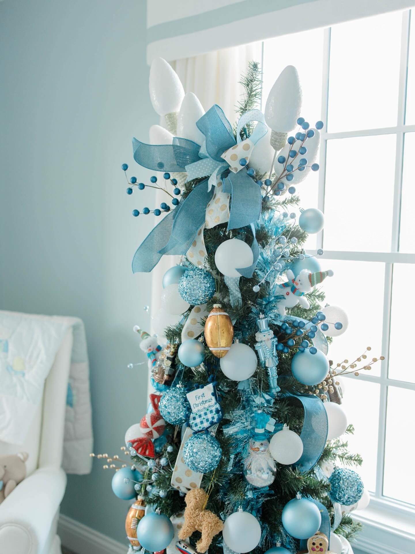 Happy December 🎄 My new favorite tree in our house 🩵 puppies, sports, video games, airplanes, &amp; alll the baby blue!!!
