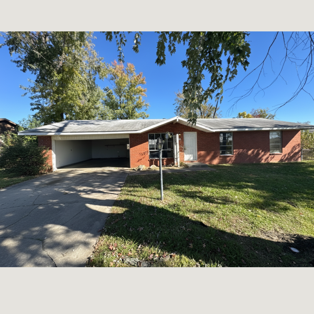 811 N 15th St, Rogers, AR 72756