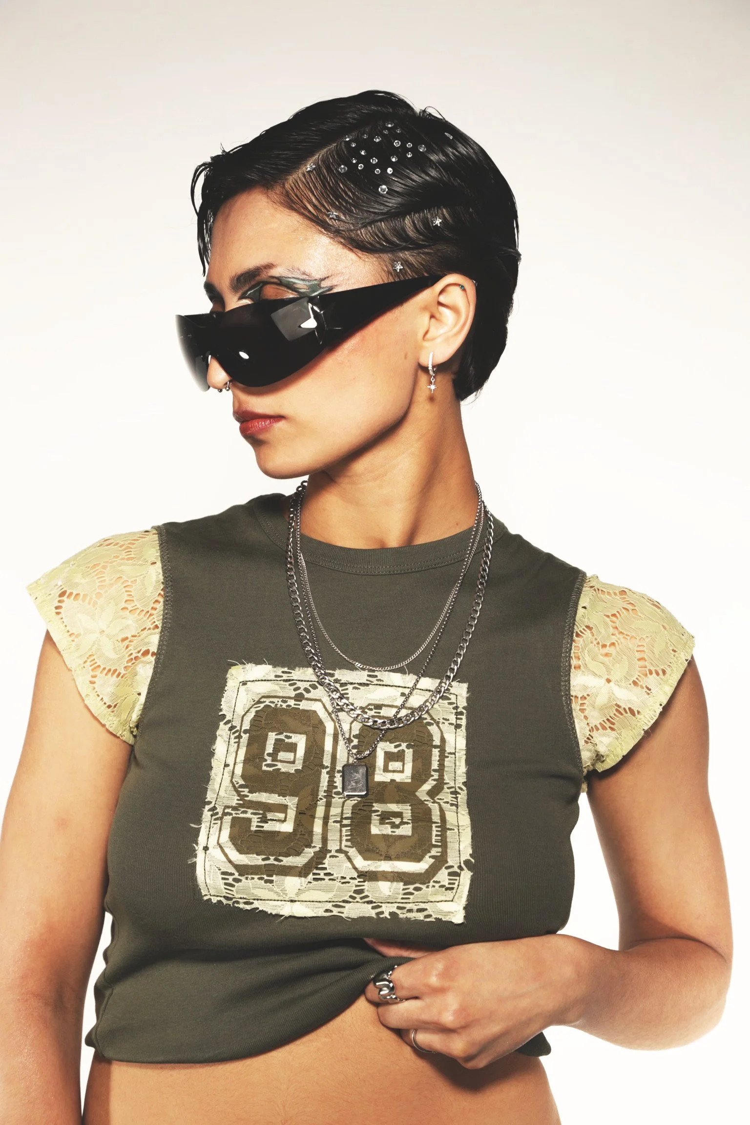 00's
Creative director and stylist- @hanaakeetun
Director- @marriuspichay
Photographer- @chylledignadice
Assistant- @dianablanariu
Model- @bishhwee
Hair stylist- @anasofia.mua
Makeup artist- @millie_makeup4