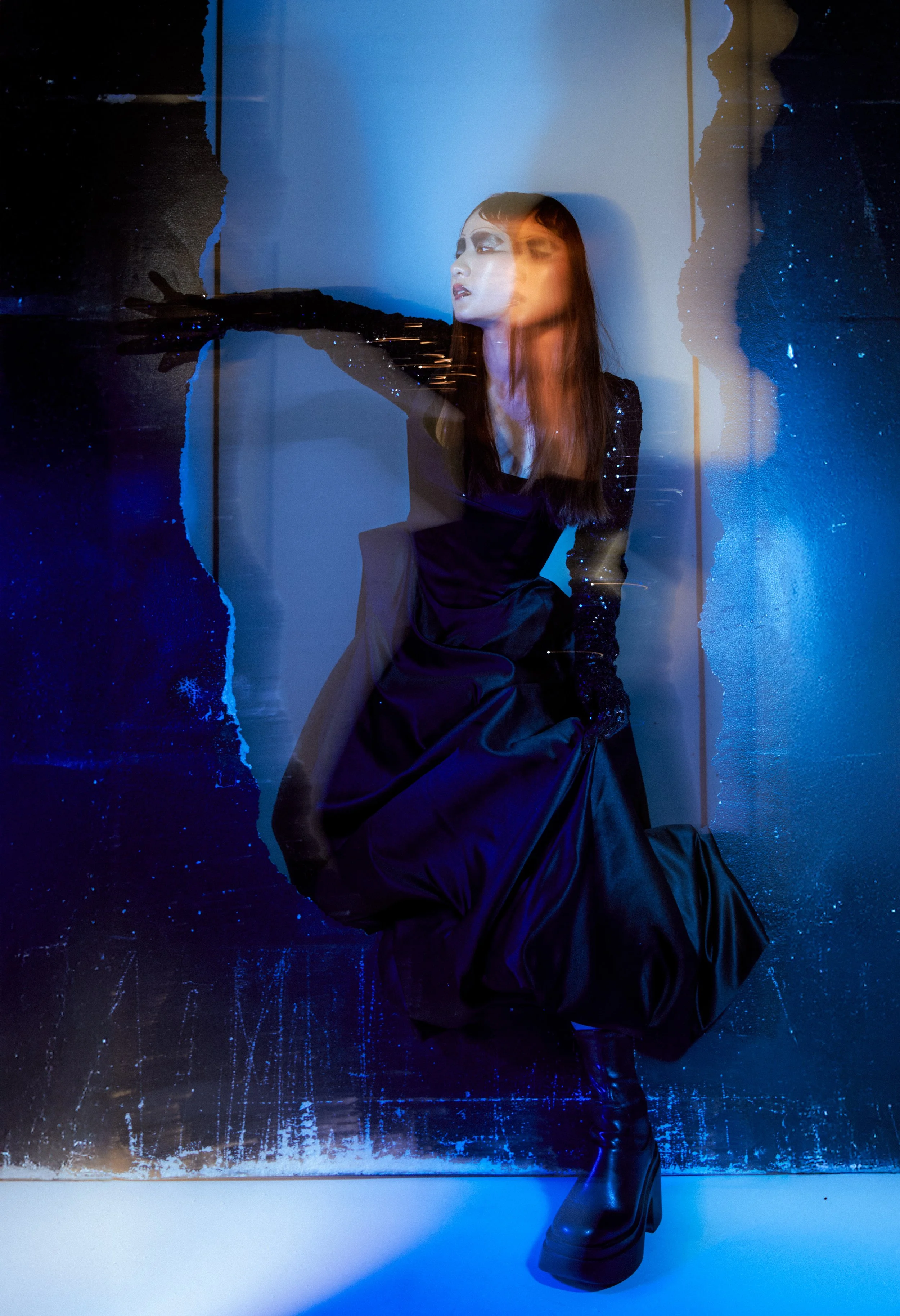 Photographer- @izzynastic_photo
Assistant- @morganevansdixon
Designer- @ariannaantoniazzi
HMUA- @anasofia.mua
Model- @fickelfin