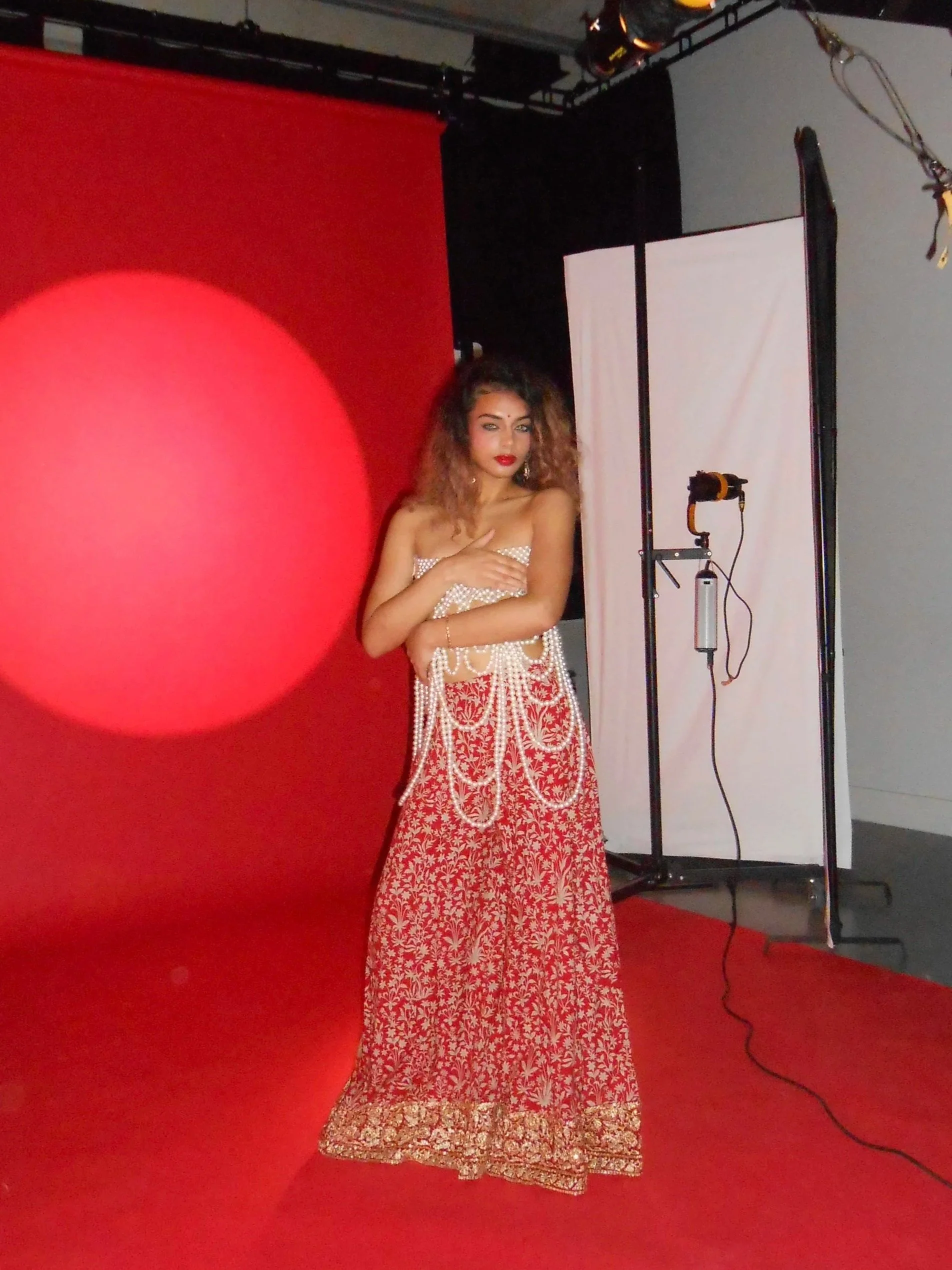 Behind the scenes 
Model- @smizerc
HMUA- @anasofia.mua