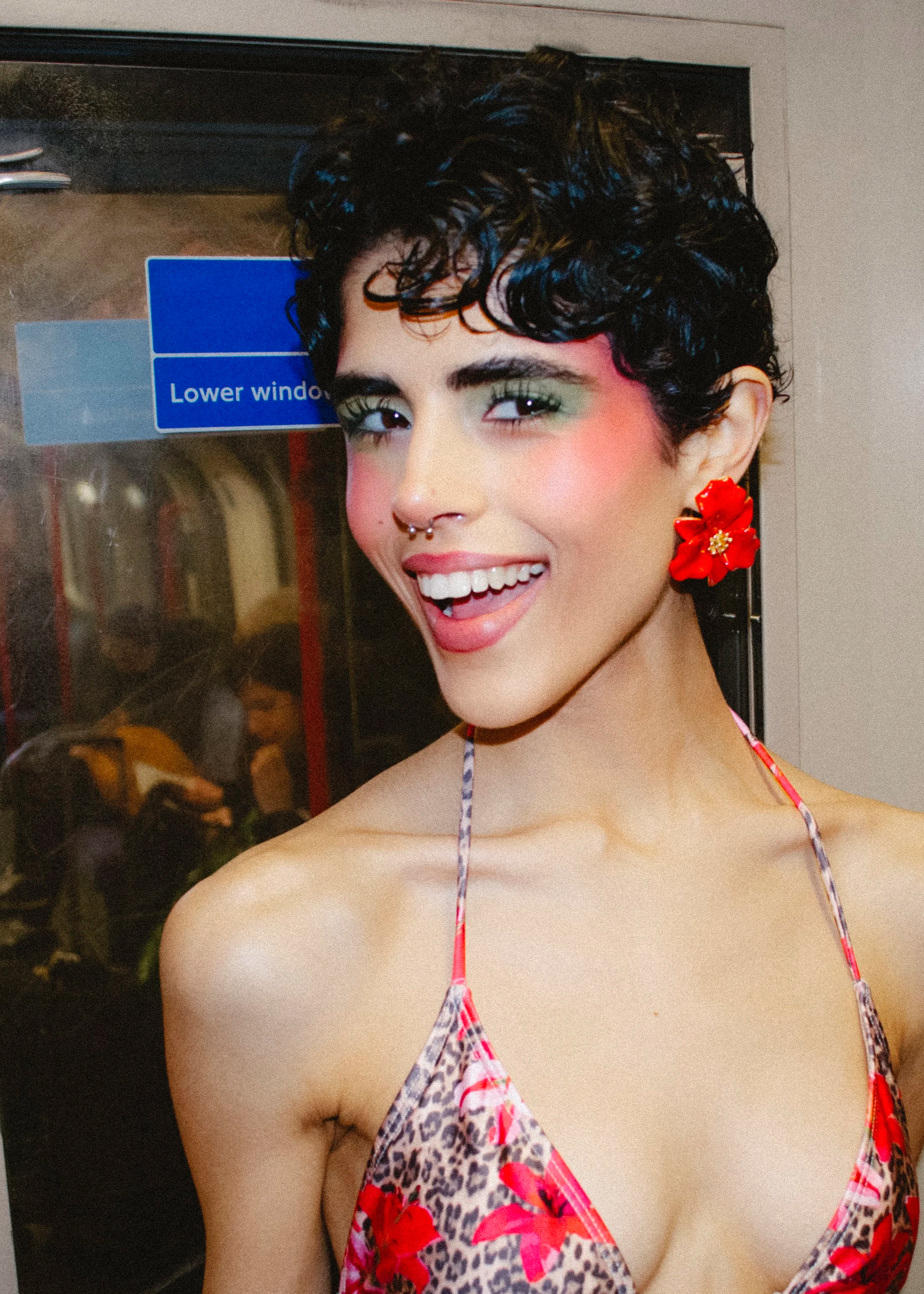 Memorable Metro 
Creative director- @frederike.herkstroter
Photographer- @lilashooting
Stylist- @heeya.shewani
HMUA- @anasofia.mua
Model- @theswollenfridge