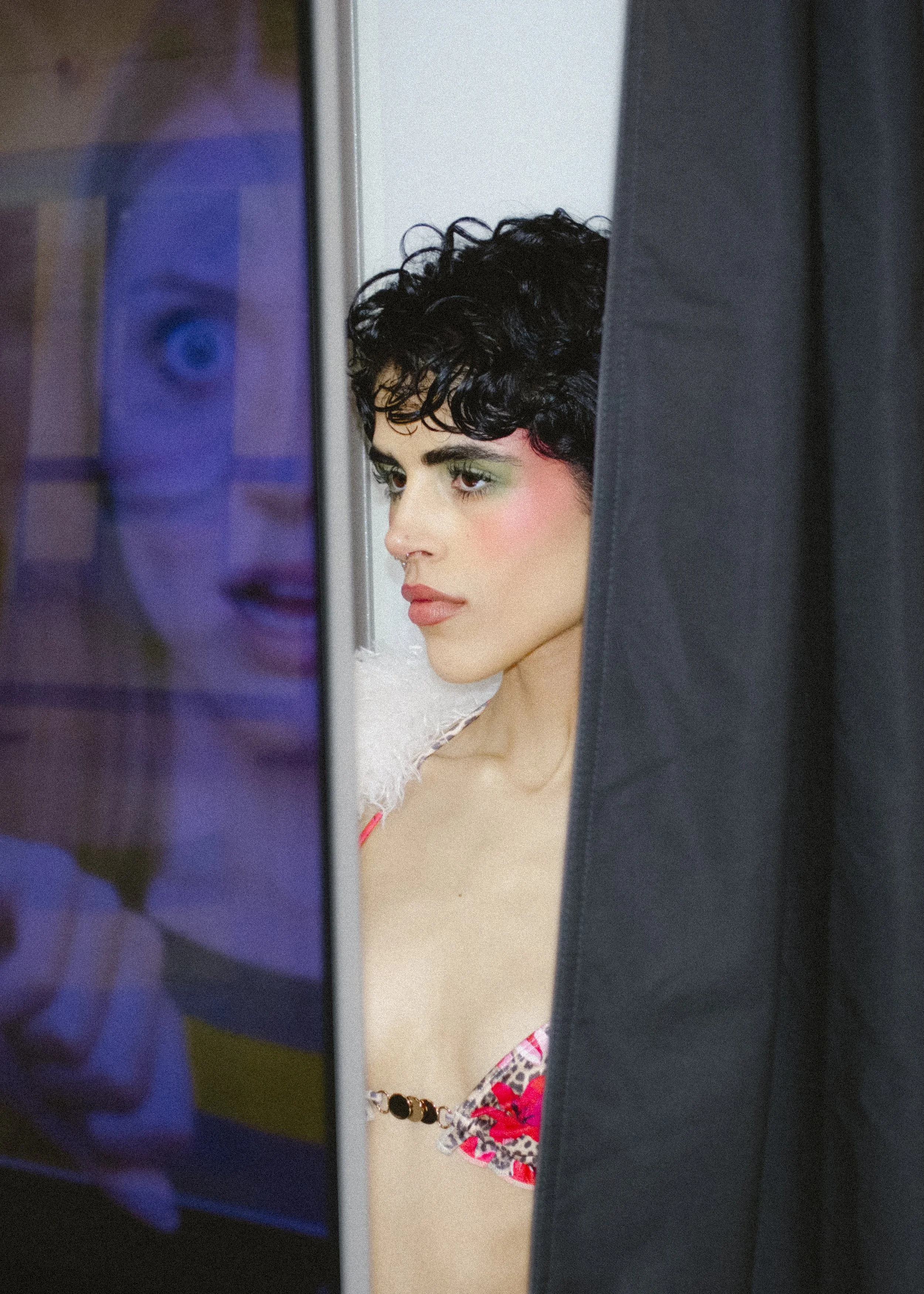 Memorable Metro 
Creative director- @frederike.herkstroter
Photographer- @lilashooting
Stylist- @heeya.shewani
HMUA- @anasofia.mua
Model- @theswollenfridge