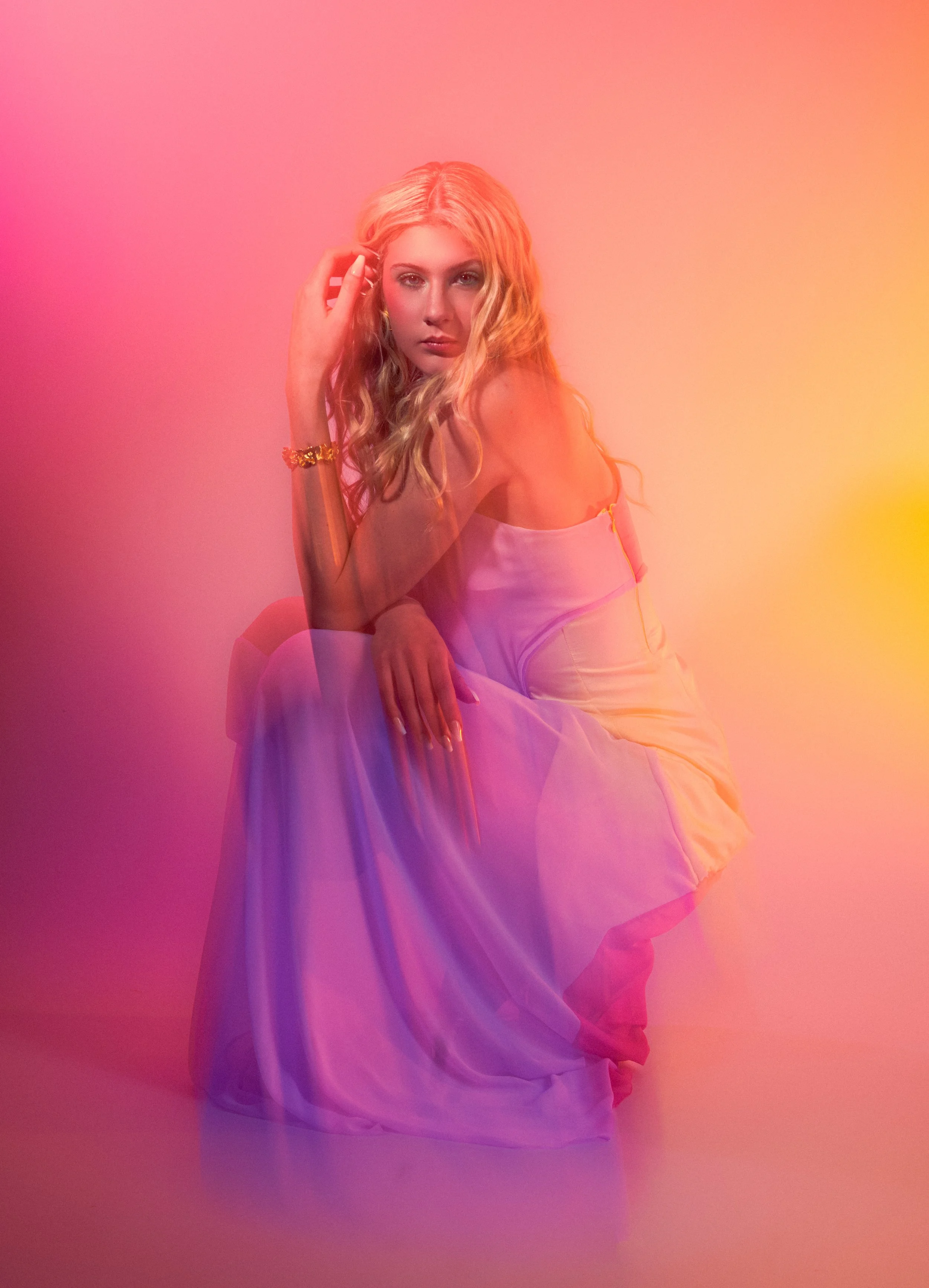 70's
Photographer- @izzynastic_photo
Assistant- @morganevansdixon
Designer- @lenna247
HMUA- @anasofia.mua
Model- @emi.leelou