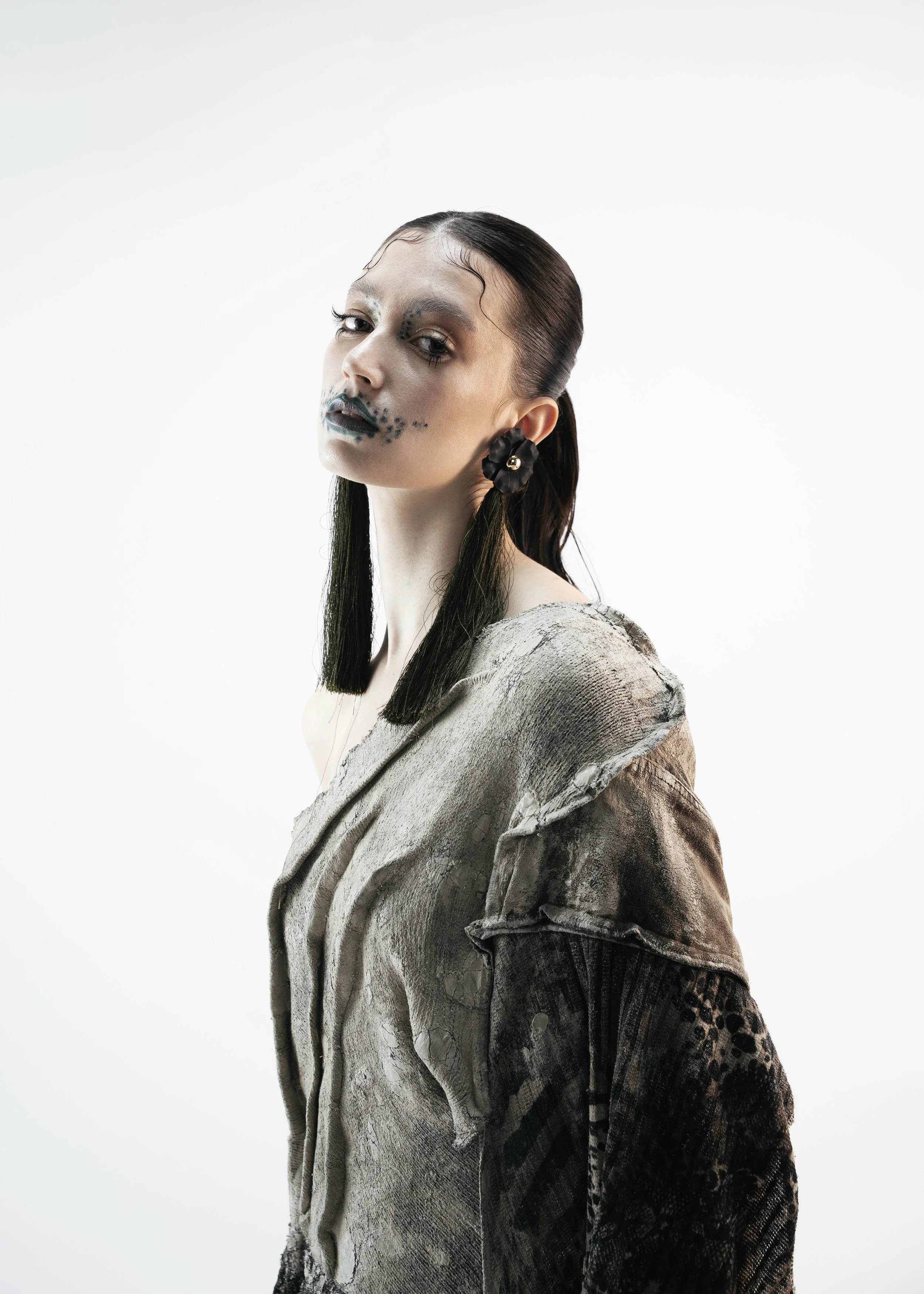 Photographer- @tanishqpokhriyal
Stylist and creative director- @stylingbylina
Hair stylist- @anasofia.mua 
MUA- @alyona.artistry
Model- @e.l.o.i.s.e.a.n.g.e.l 