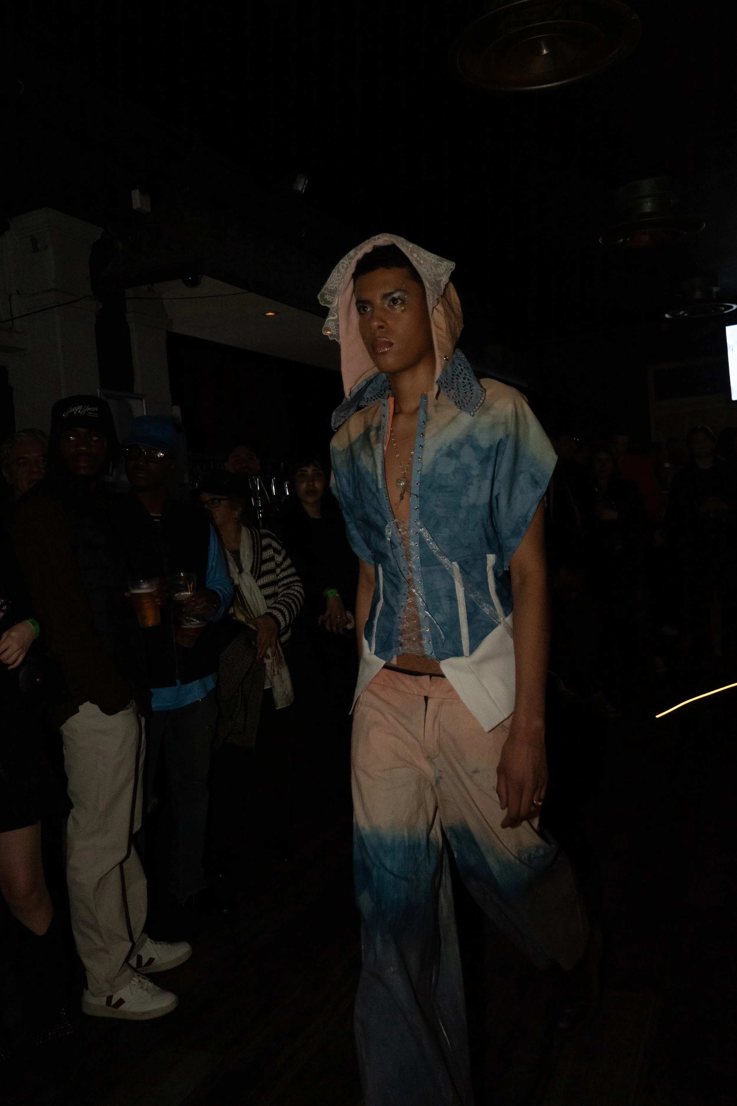 Midnight Runway
Photographer- @onlyshotbyj
HMUA- @anasofia.mua
Model- @alejandro_rommero