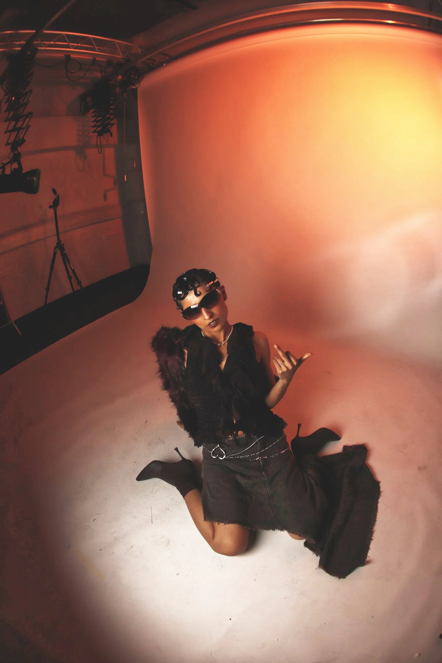 00's
Creative director and stylist- @hanaakeetun
Director- @marriuspichay
Photographer- @chylledignadice
Assistant- @dianablanariu
Model- @bishhwee
Hair stylist- @anasofia.mua
Makeup artist- @millie_makeup4