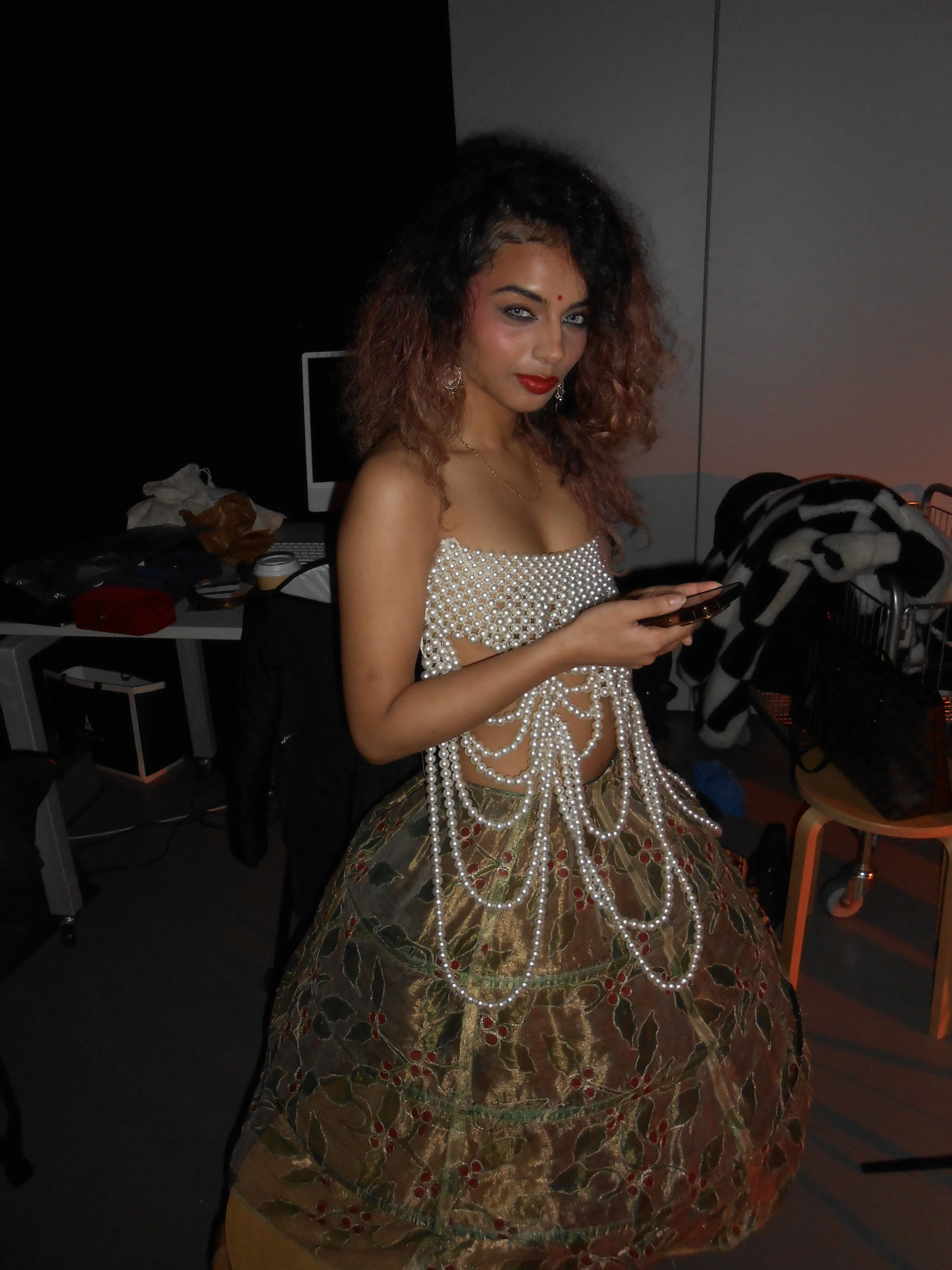 Behind the scenes 
Model- @smizerc
HMUA- @anasofia.mua