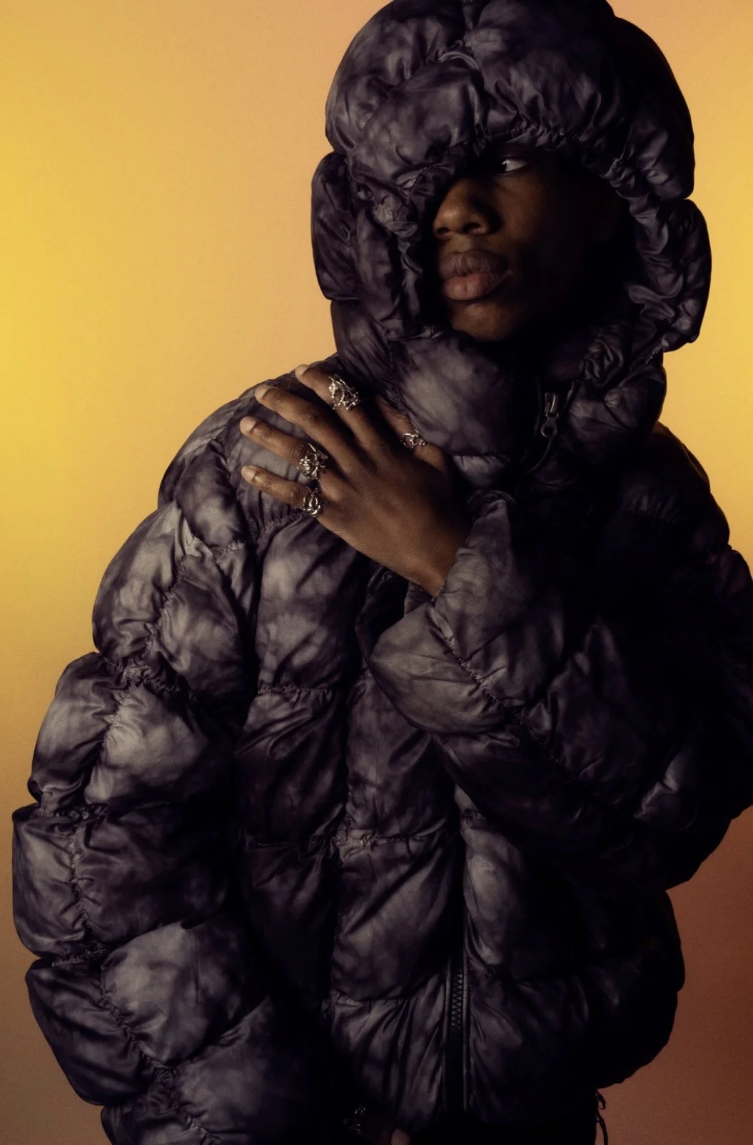 Photographer- @nelsoduor
Stylist- @ilona.hzm
Styling assistant- @jadensalman
MUA- @anasofia.mua
Model- @tyzeerr