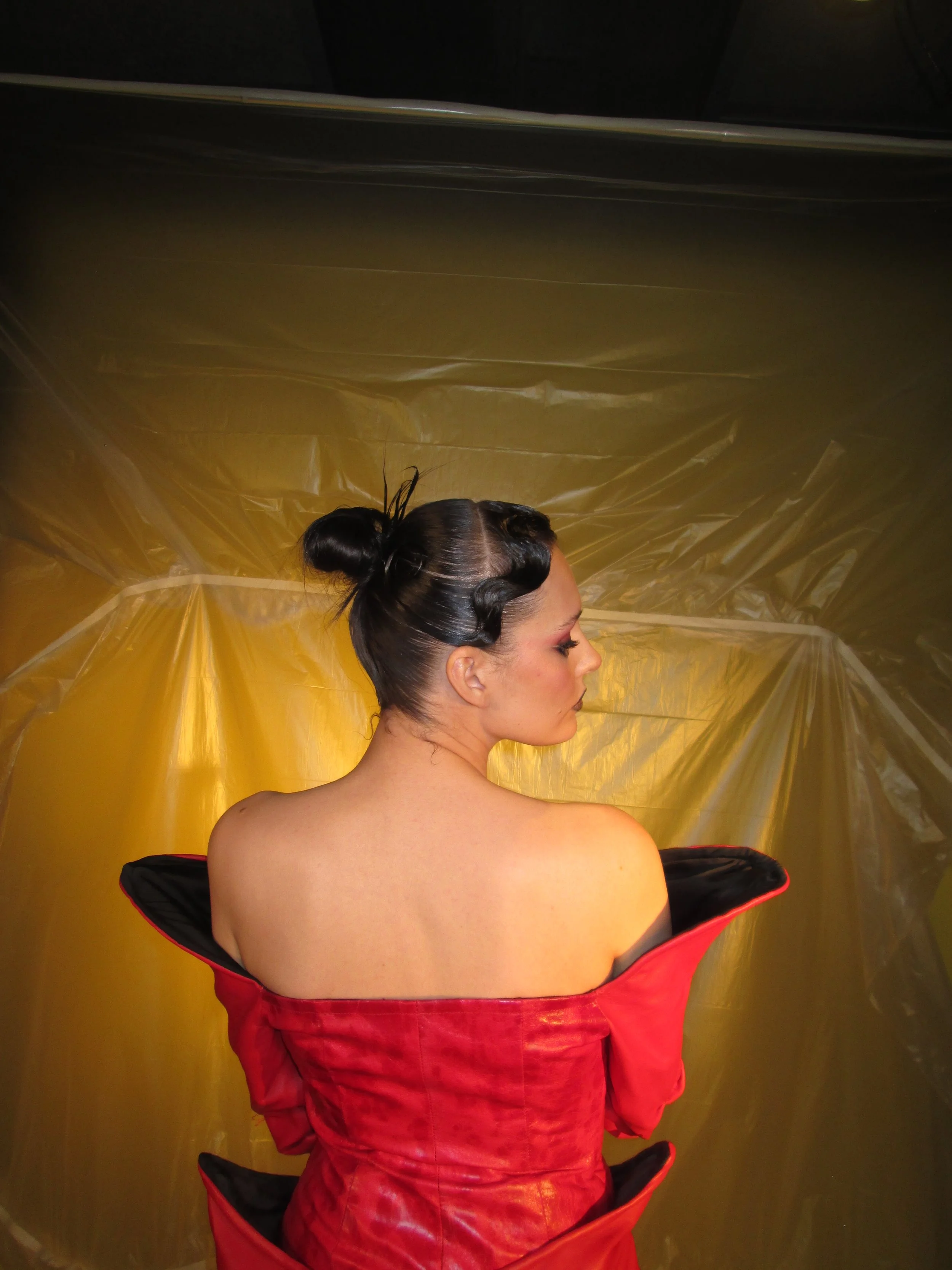 Behind the scenes 
Hair stylist- @anasofia.mua
Model- @freja.pamela