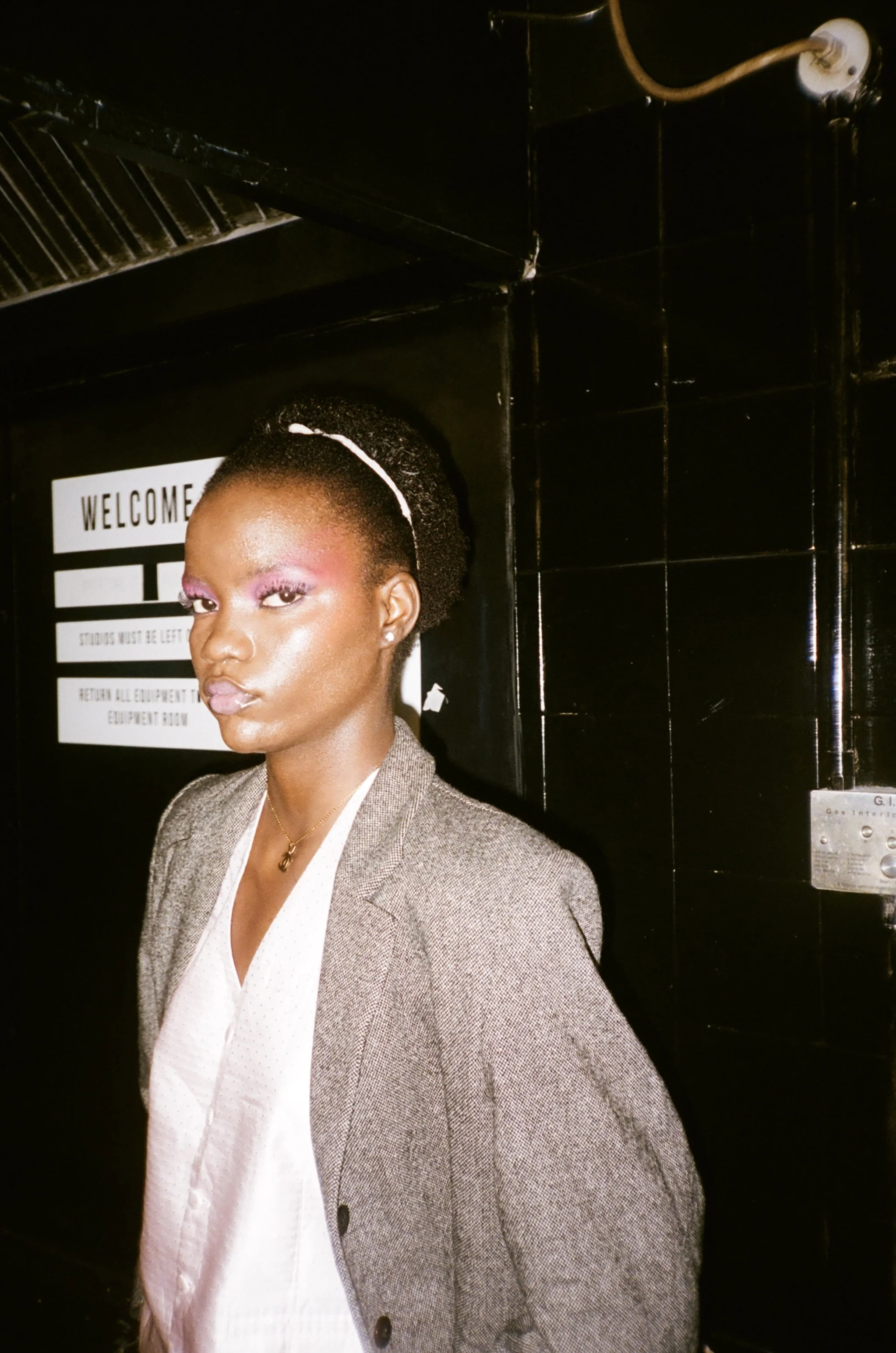 Behind the scenes 
Photo by- @hoodedwebhead
Stylist- @ilona.hzm
Styling assistant- @jadensalman
MUA- @anasofia.mua
Model- @maybellejosef