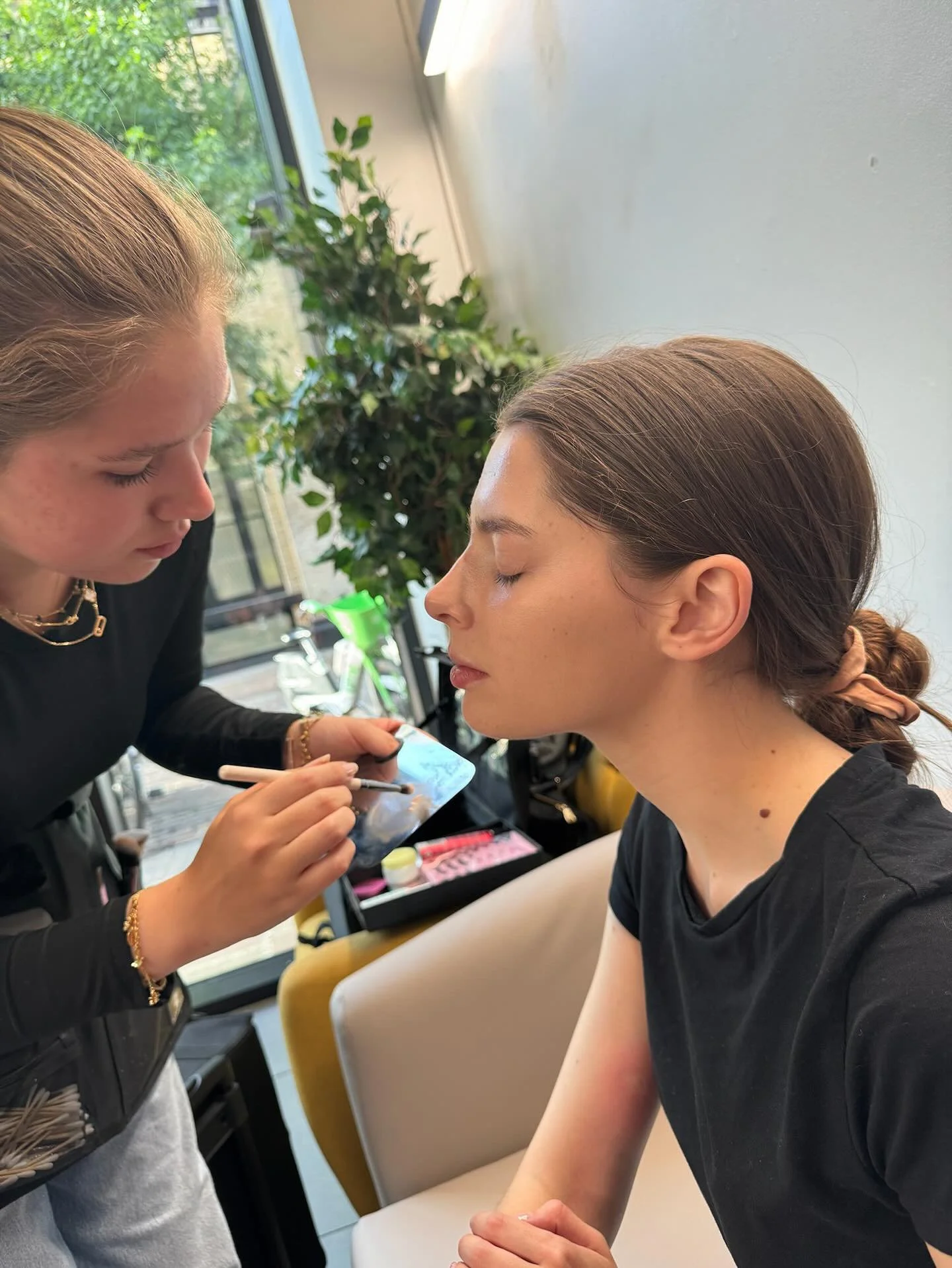 Behind the scenes for runway show
Fashion brand- @tulasiofficial
Model- @tatililibet