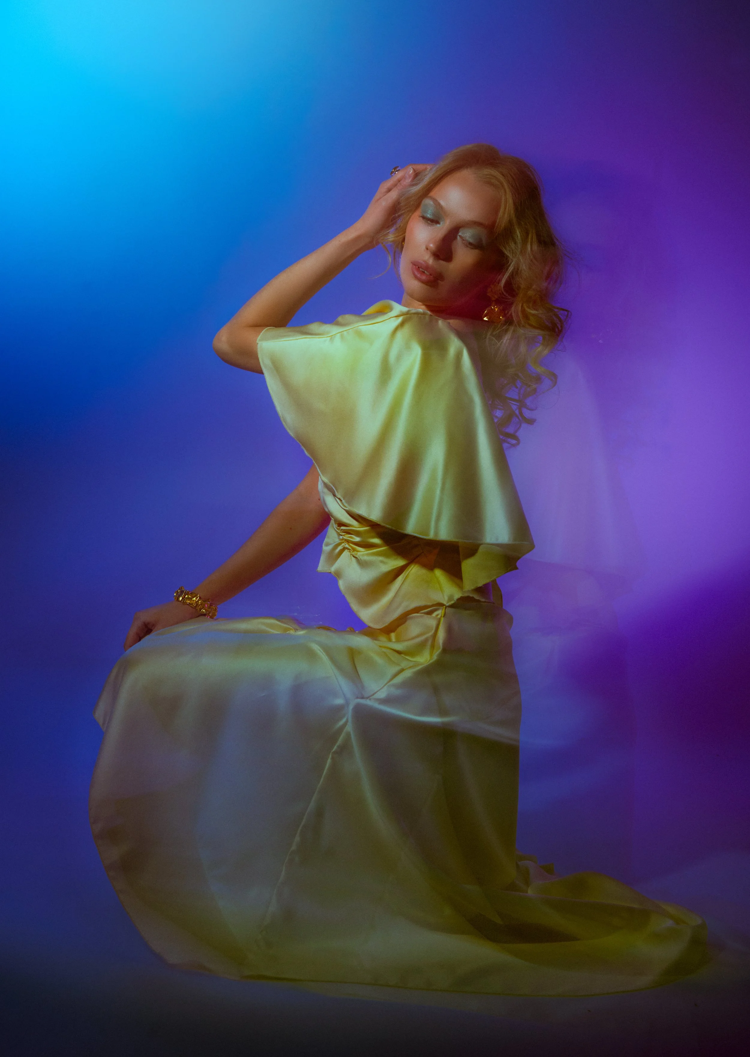 70's
Photographer- @izzynastic_photo
Assistant- @morganevansdixon
Designer- @lenna247
HMUA- @anasofia.mua
Model- @dumitrita___