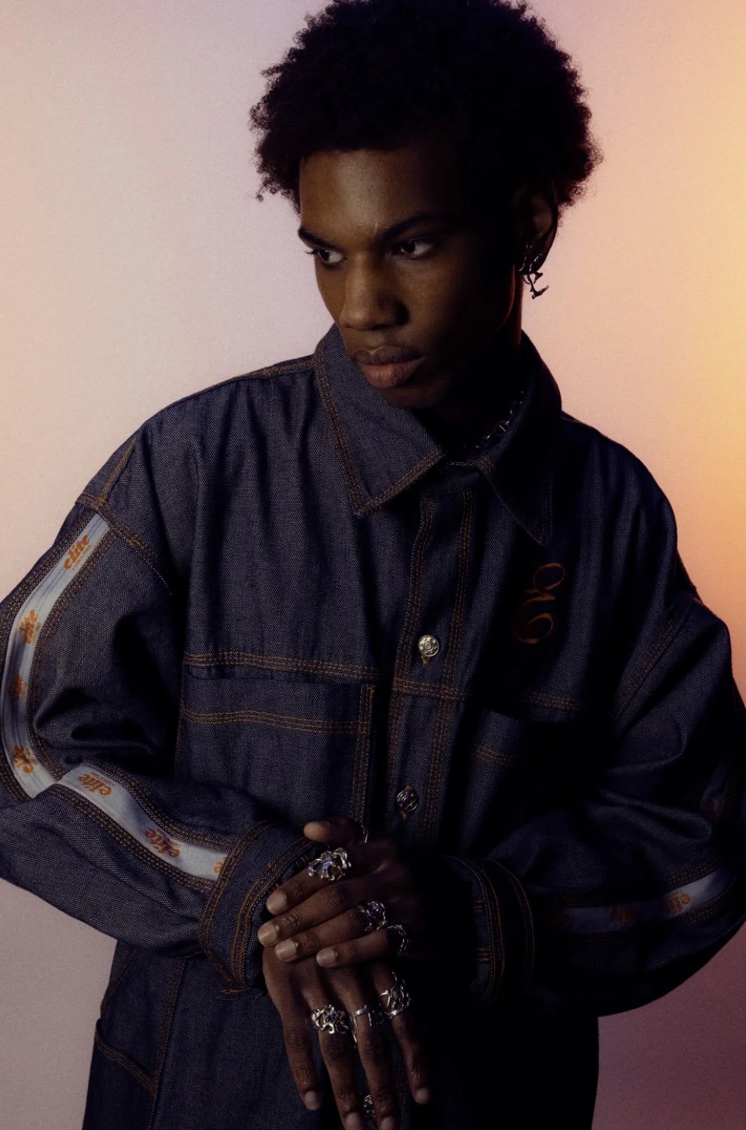 Photographer- @nelsoduor
Stylist- @ilona.hzm
Styling assistant- @jadensalman
MUA- @anasofia.mua
Model- @tyzeerr