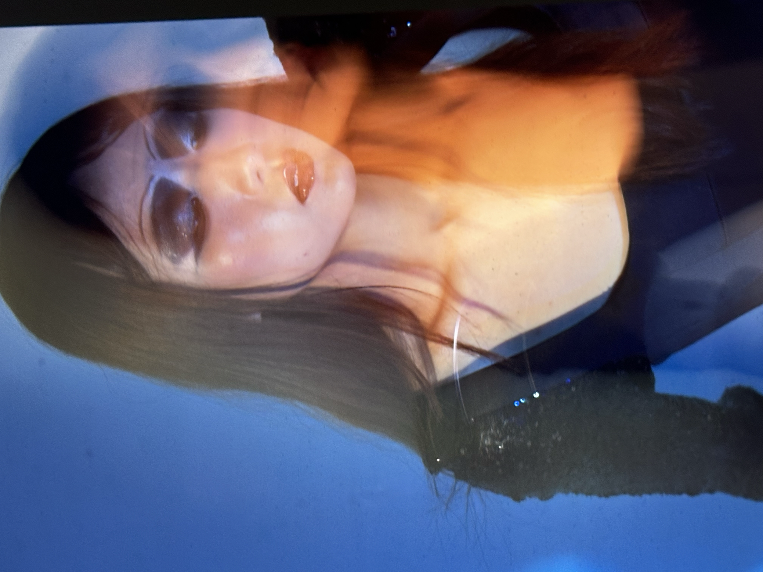 Photographer- @izzynastic_photo
Assistant- @morganevansdixon
Designer- @ariannaantoniazzi
HMUA- @anasofia.mua
Model- @fickelfin