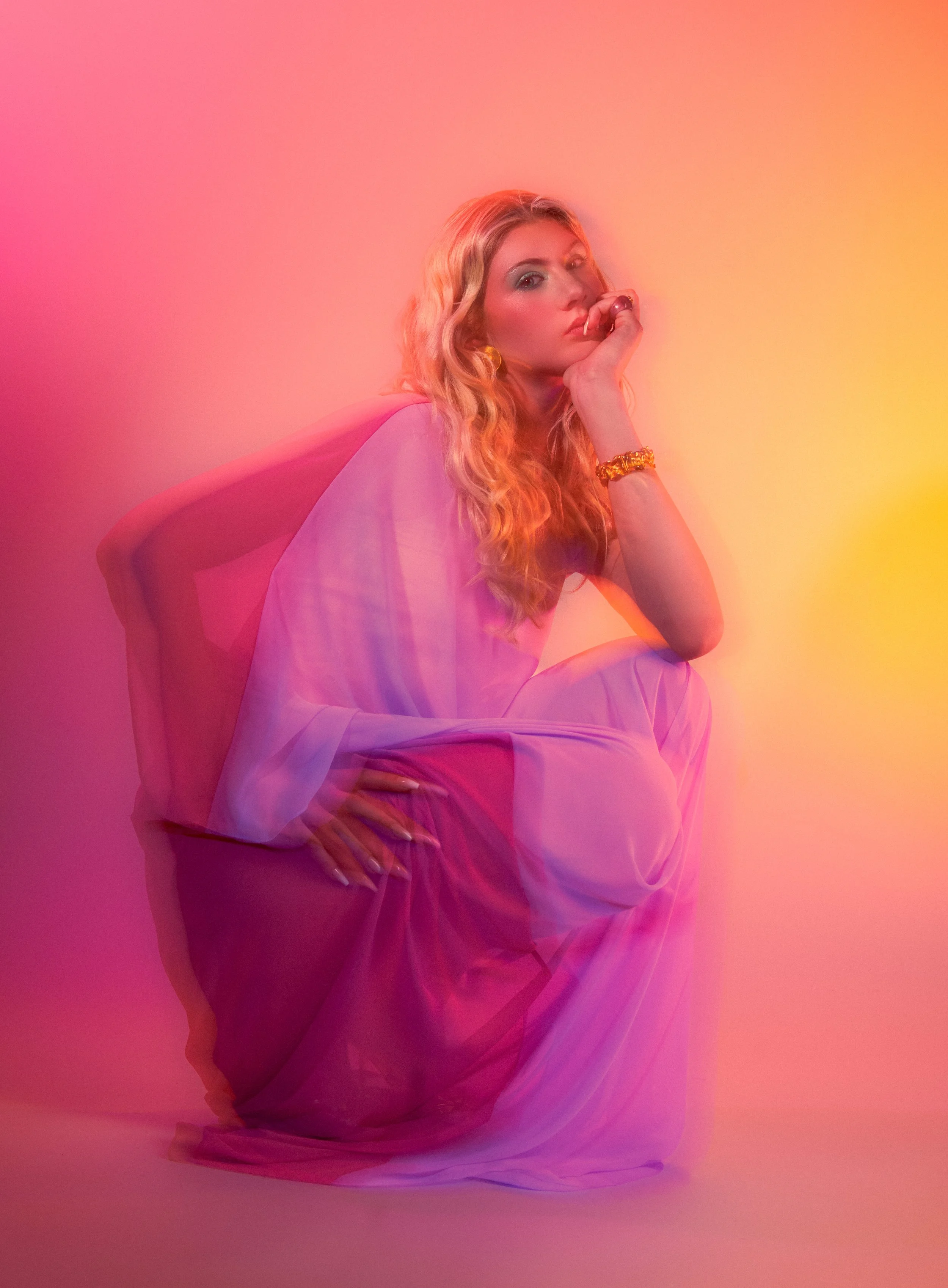 70's
Photographer- @izzynastic_photo
Assistant- @morganevansdixon
Designer- @lenna247
HMUA- @anasofia.mua
Model- @emi.leelou