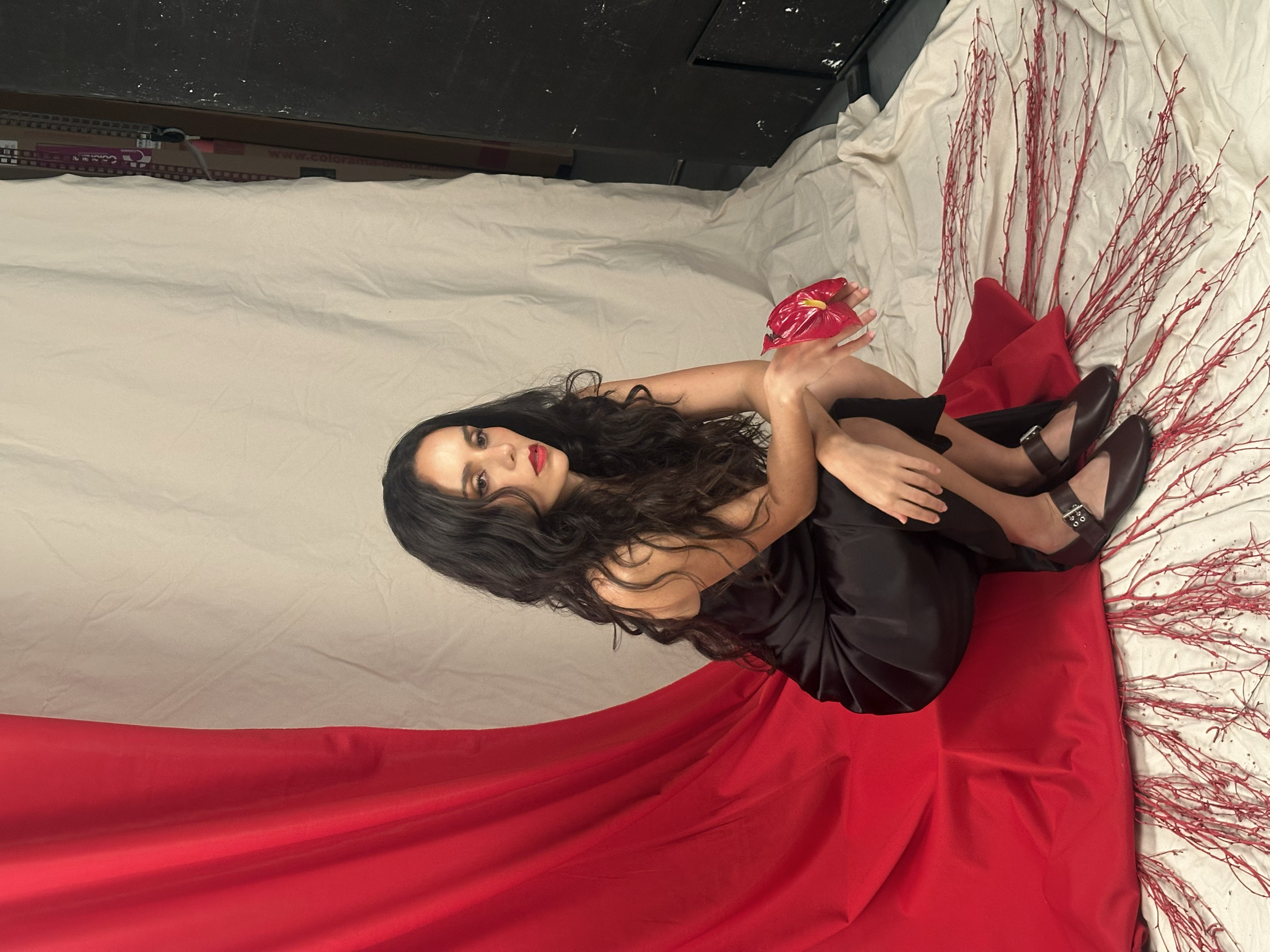 Behind the scenes 
HMUA- @anasofia.mua
Model- @violetamejia