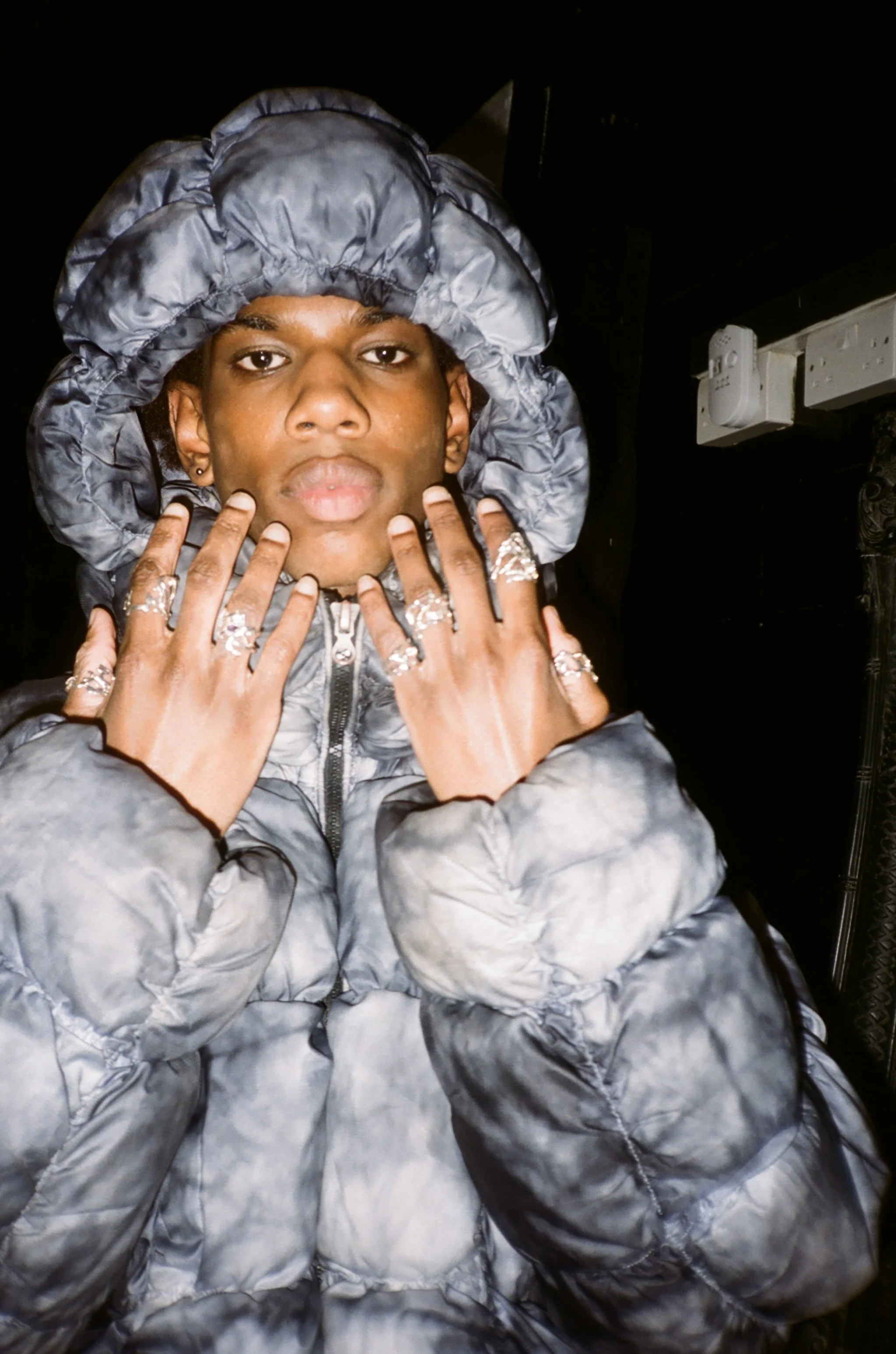 Behind the scenes 
Photo by- @hoodedwebhead
Stylist- @ilona.hzm
Styling assistant- @jadensalman
MUA- @anasofia.mua
Model- @tyzeerr