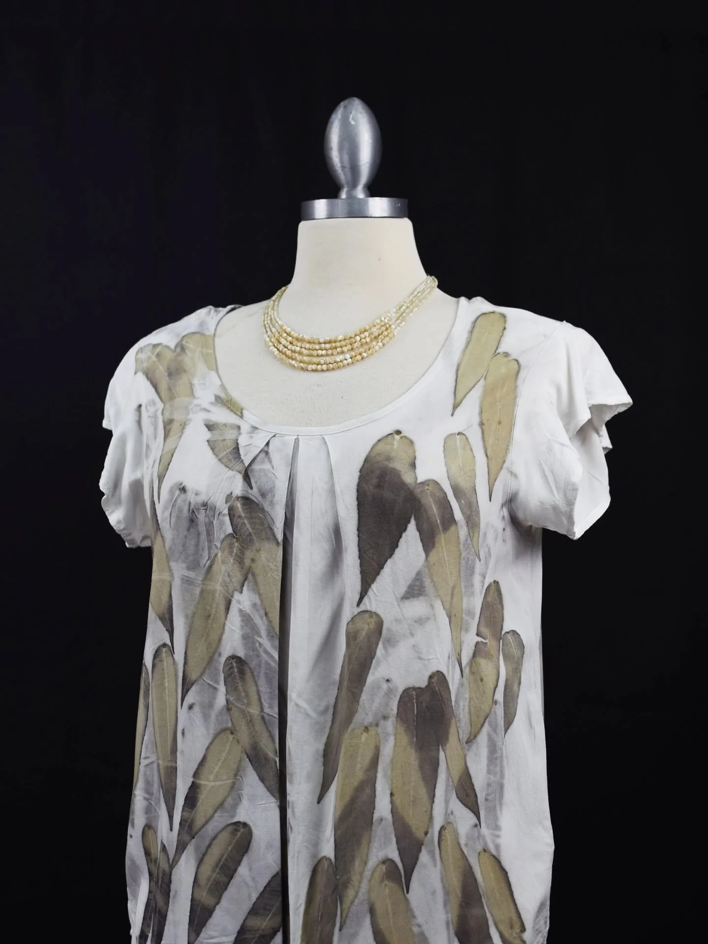 I'm giving away a MIMICRY clothing piece for your donation in support of Ukraine 🇺🇸+🇺🇦=❤️!
For a donation of $35 you can visit my studio and pick a short a sleeve garment of your choosing. For a donation of $60 you can pick a long sleeve wearable