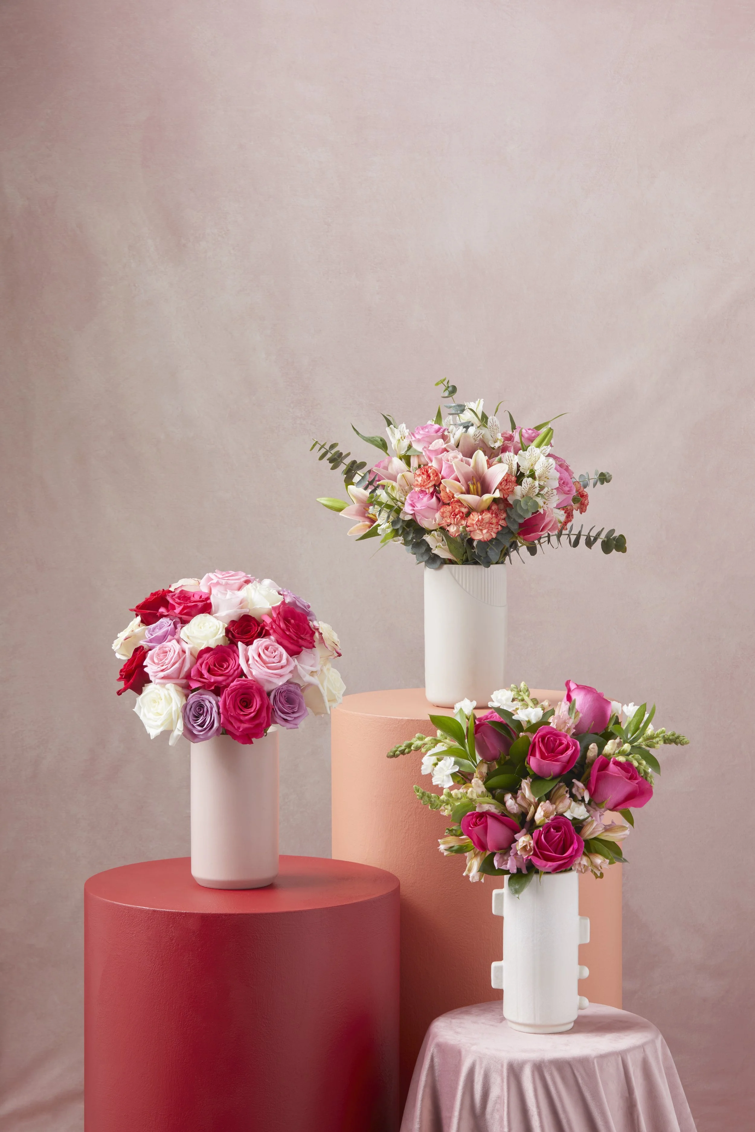 VAL24_VDayRoses_VDayArrangement_StrawberrySunset_Life_260_RT.jpeg
