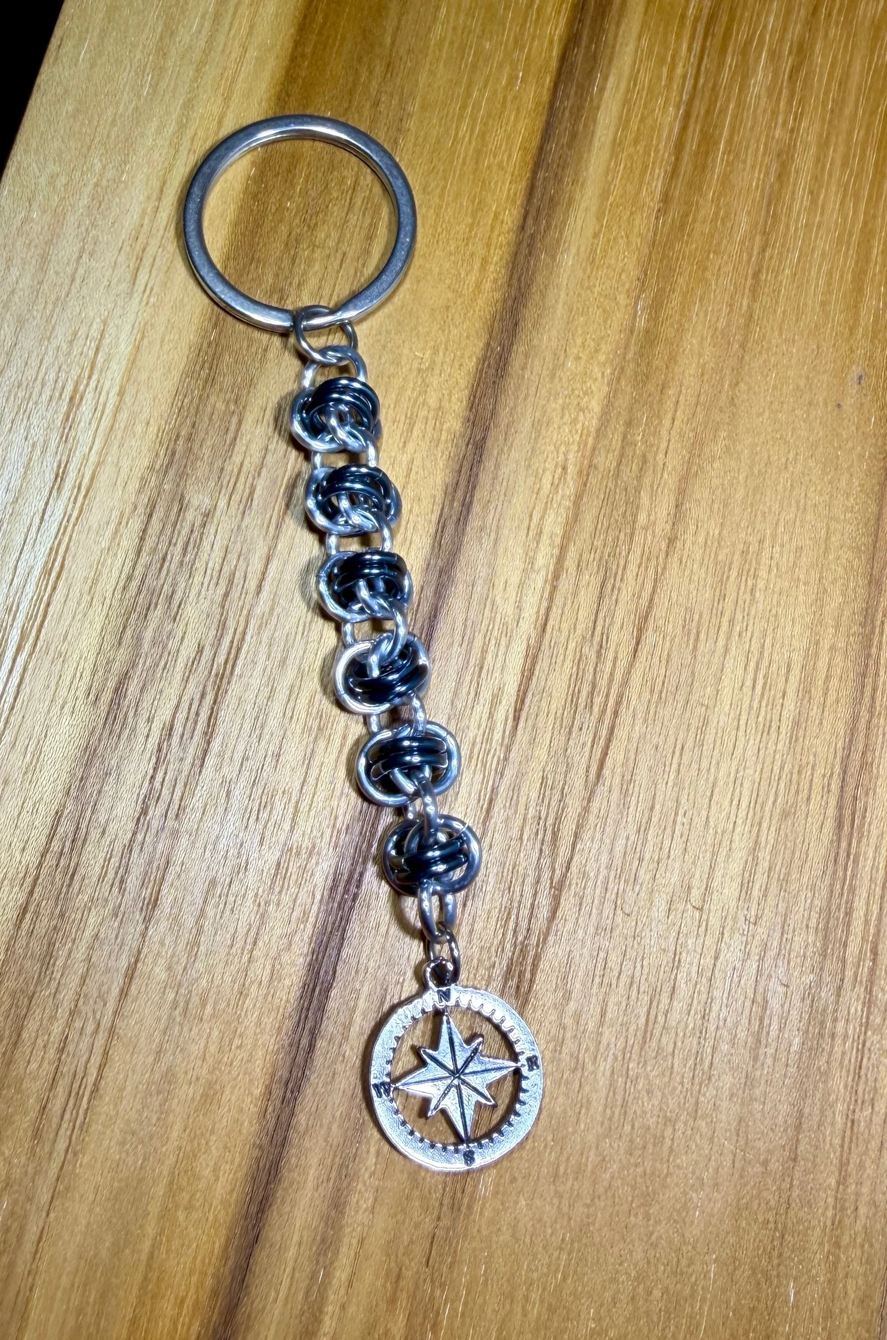 Keychain Basket Weave Compass wood zoom.jpg