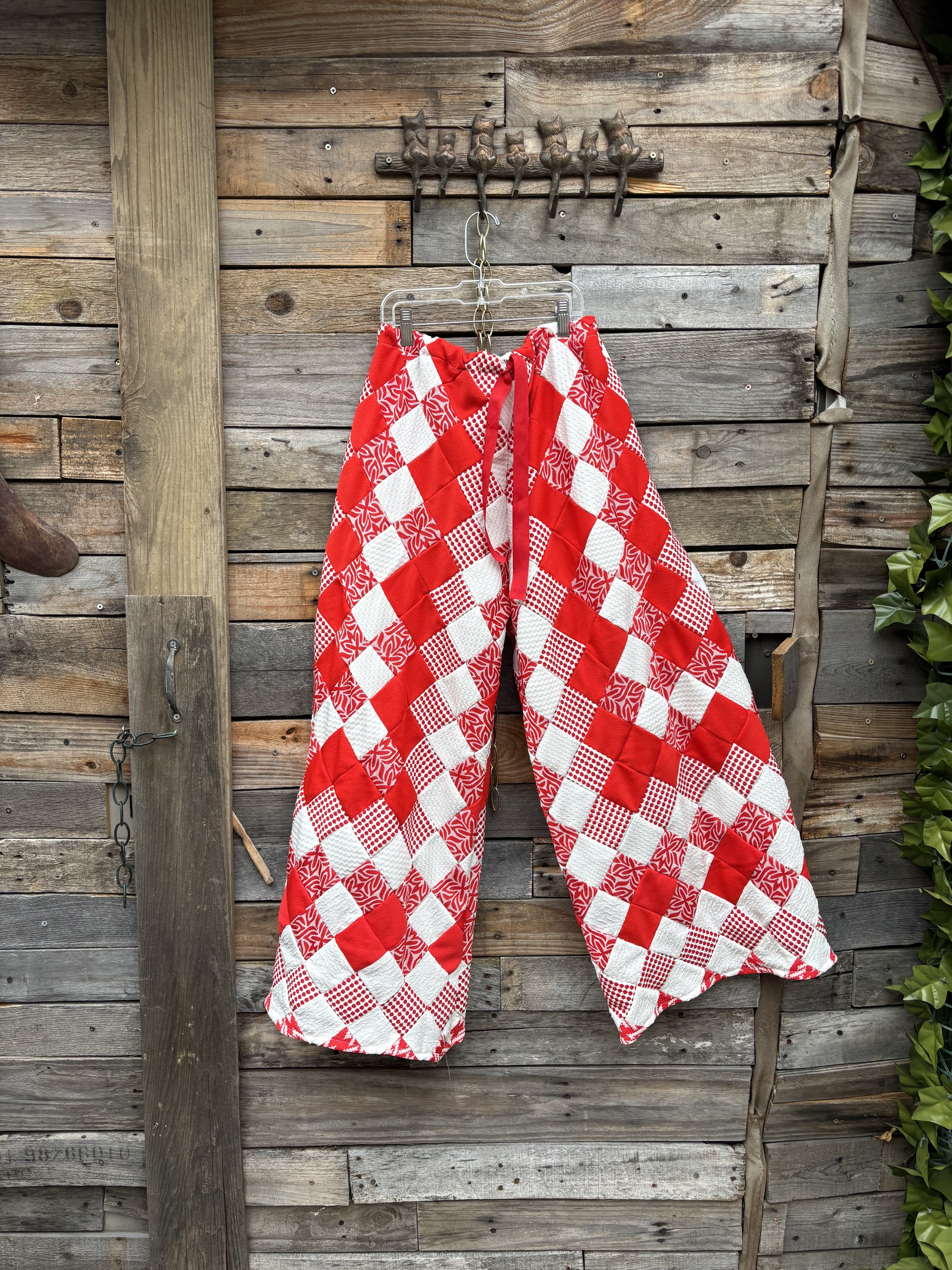 Red/White Polyester Quilt Top Pants