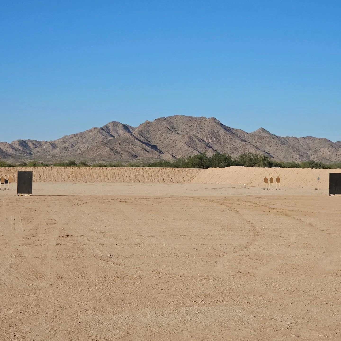 Was back in Arizona this week teaching on the range with @wps_battle_gnome for @warriorpoetsociety . It's always great coming out here. @range_2131 is a great place and are great host. Blue skies all week with like minded people makes for fun work. I