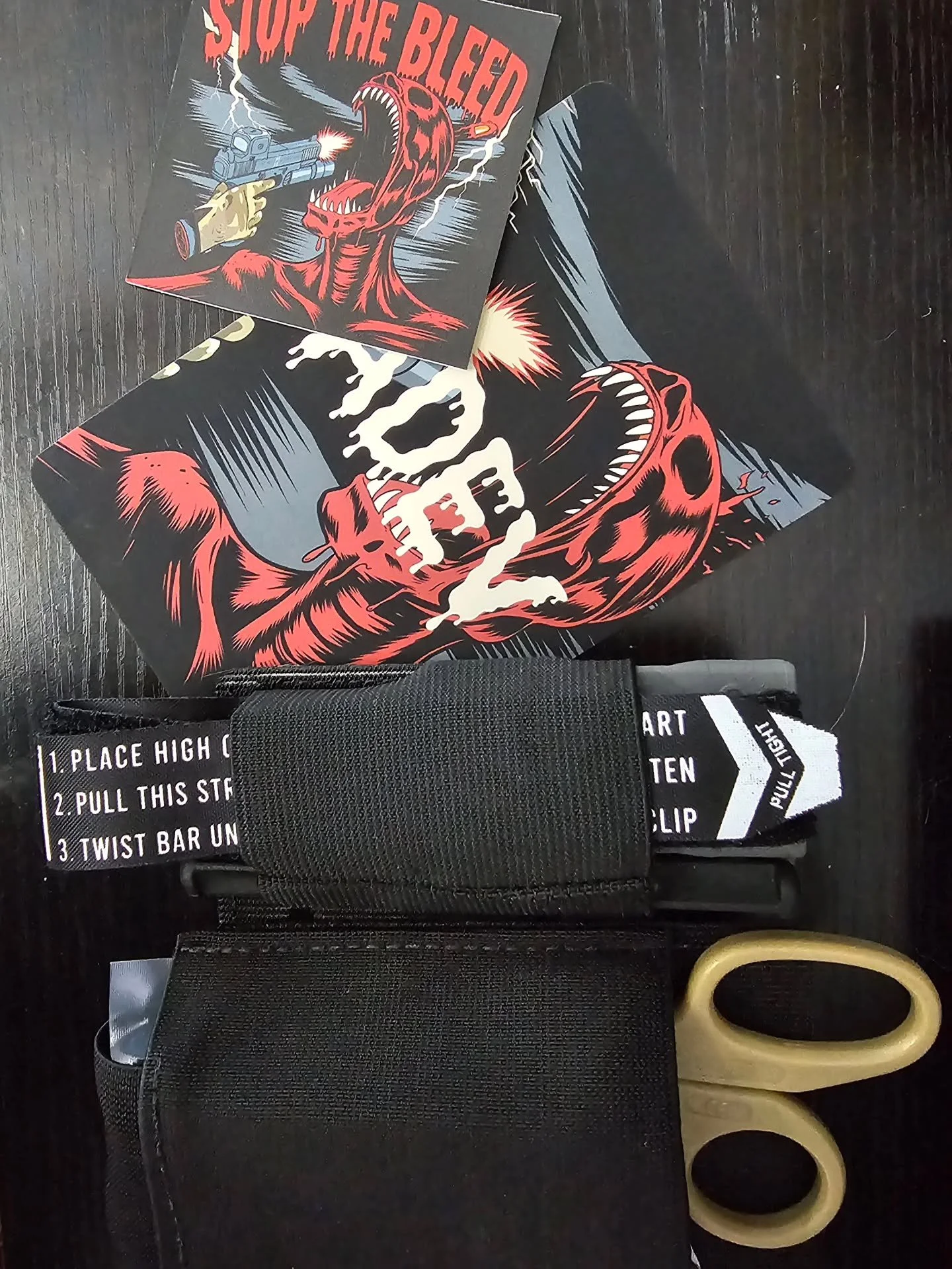 EDC medical? Here's my MedMod set up from @apexdevelopment.co . It carries a @snakestaff_systems TQ, @northamericanrescue compressed gauze and small shears as well as gloves. Chest seals can easily fit in as well,  I just choose not to have them in t