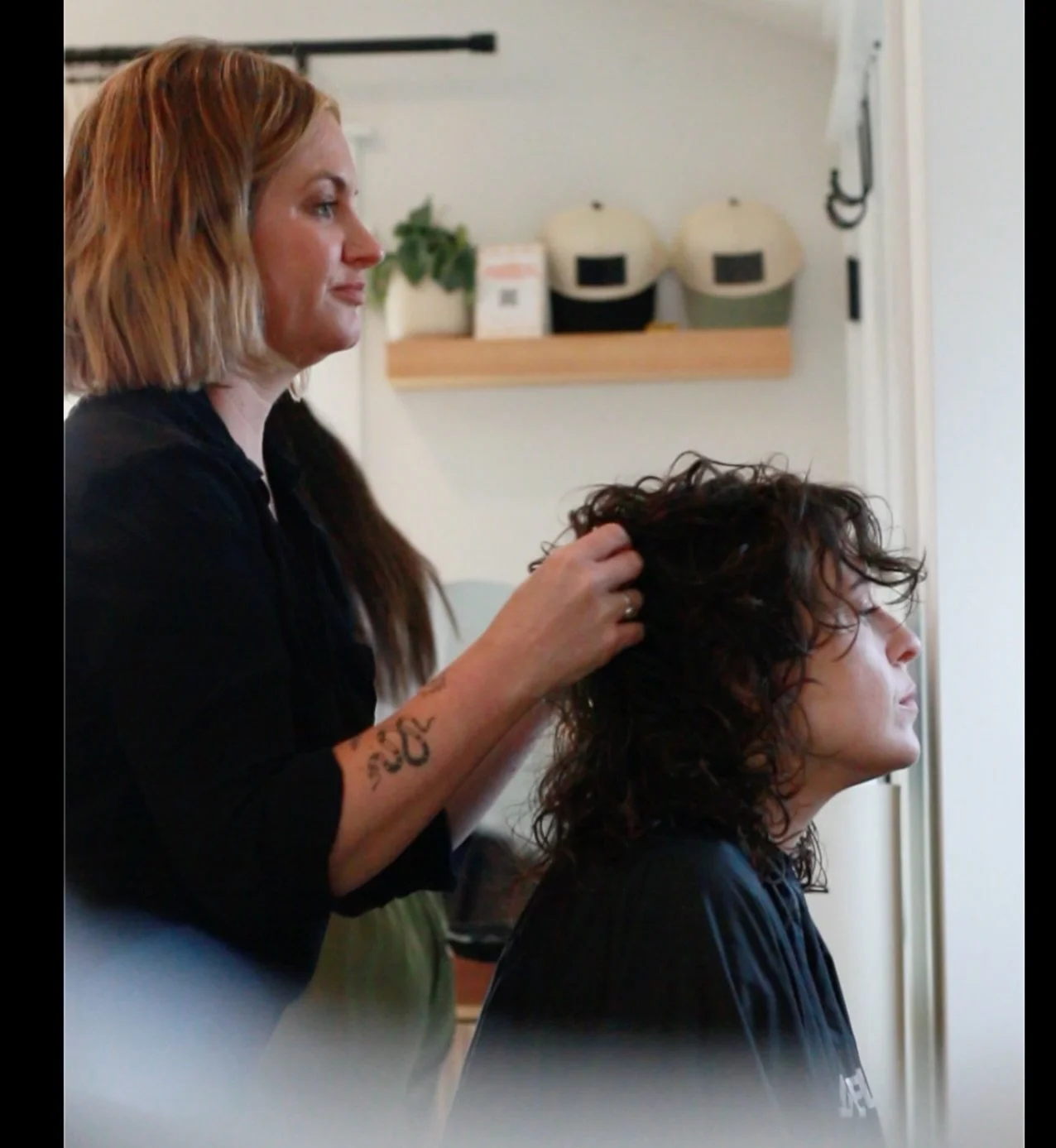 🖤 Fresh Curls, Fresh energy 
&bull;
&bull;
&bull;
&bull;
#nashville #nashvillehair #nashvillehairsalon #germantownhairsalon #germantownnashville #goodhair #nashvillewomen #nashvillehairstylist #nashvillecurls