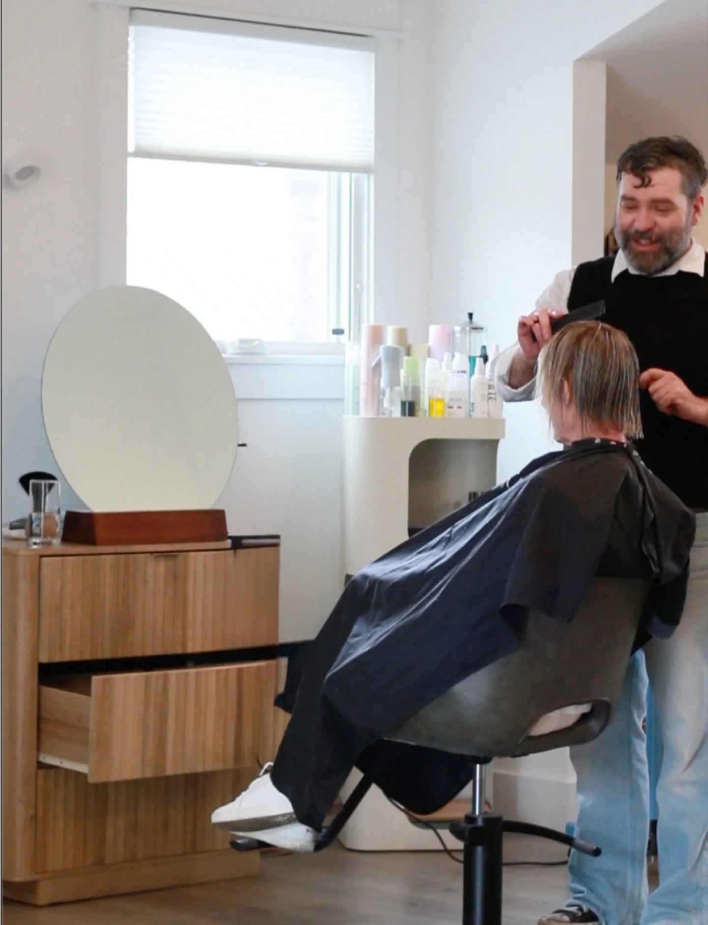 🖤 whoever can guess what @branbum is talking about gets a free hat at their next appointment 😘 
&bull;
&bull;
&bull;
&bull;
#nash #nashvillehairstylist #nashvillesalon #nashvillegoodhair #goodhairday #germantownnashville #nashvilleblogger #nashvill