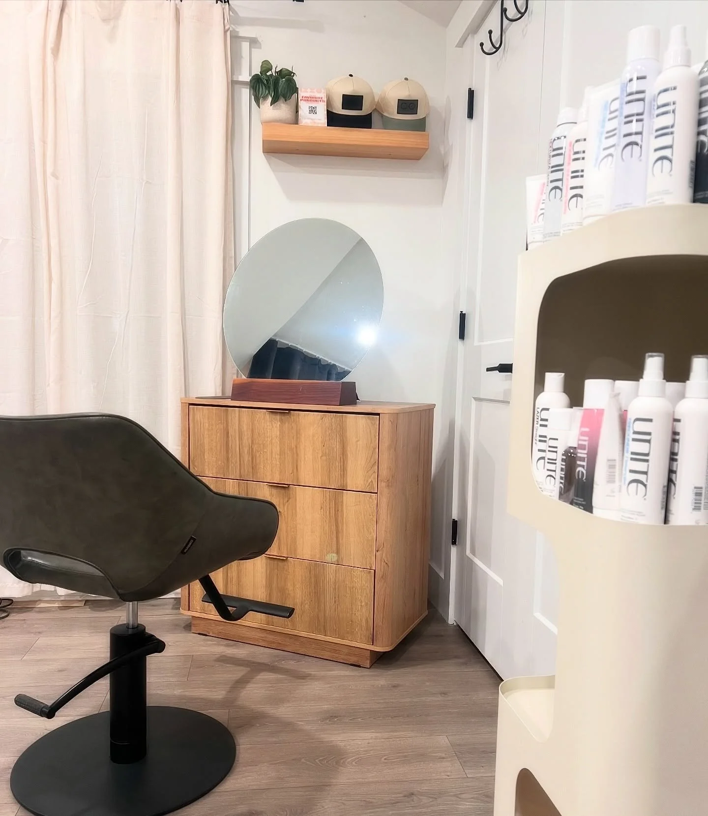 🖤Relax//Recharge//Repeat ✨ 
&bull;
&bull;
&bull;
&bull;
#nashville #germantownnashville #goodhair #nashvillesalon #nashvilleboutiquesalon #hairsalonnashville #nashvilleblogger #youdeserveit