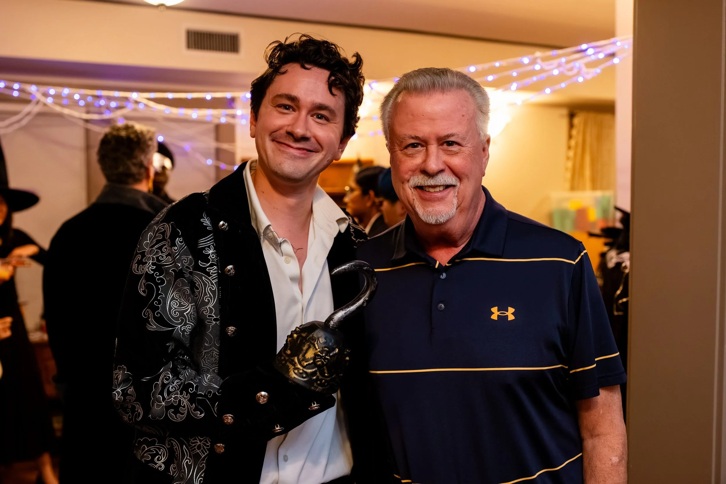 Performer in a pirate coat with a guest at the reception
