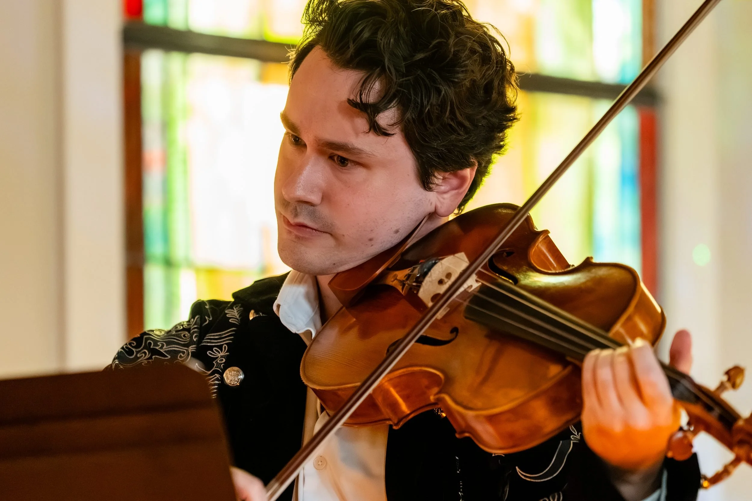 String player in an embroidered pirate jacket, close up