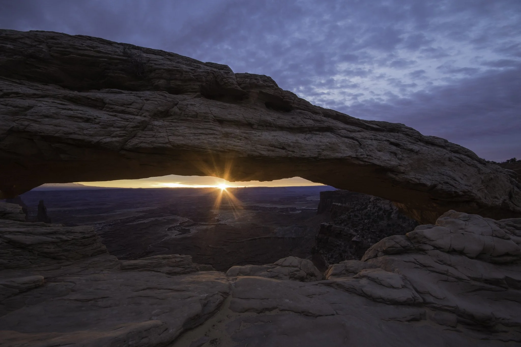 Mesa Arch at sunrise-X4.jpg