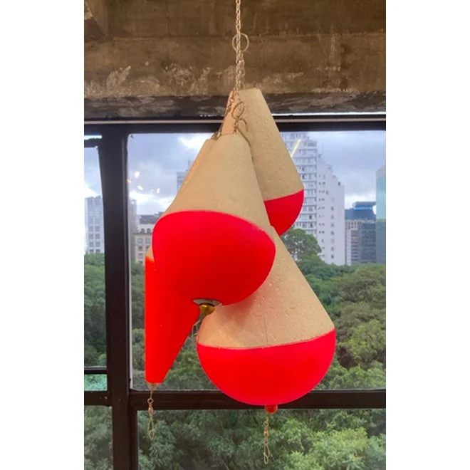 Keila Alaver |
O Peixe Grande, 2023.
Isopor, argola de chaveiro, bola de madeira
e ferragens de pesca, 26 x 20 x 20 cm cada.
R$ 4.266,00