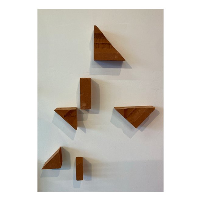 Ding Musa |
Unidade de Construção - Tangram,
2018. Fragmentos de tijolo.
Dimensões variáveis.
R$ 22.336,77