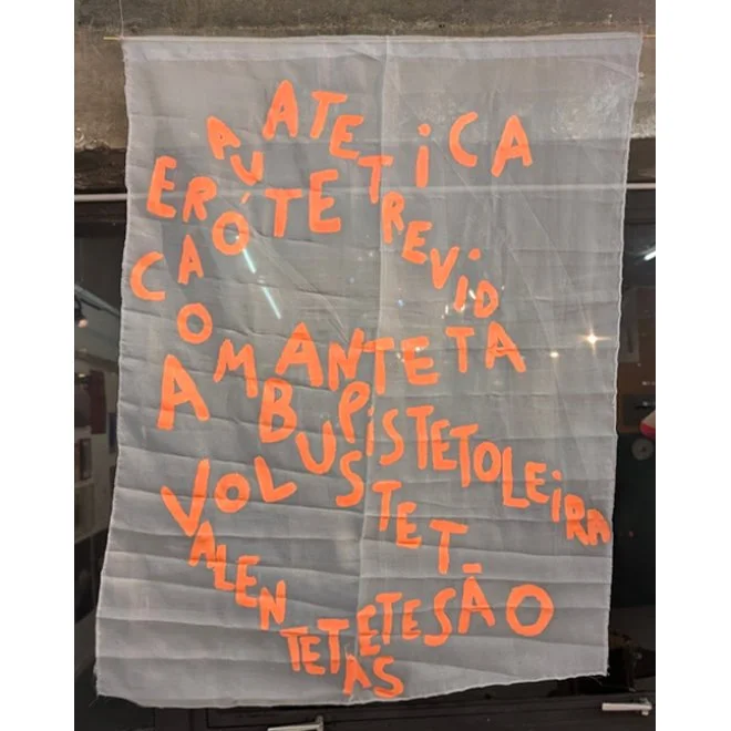 Tetta |
Valentetas, 2019 (Série Tetas-cruzadas).
Tinta serigráfica sobre voil, 70 x 96 cm.
R$ 3.128,40