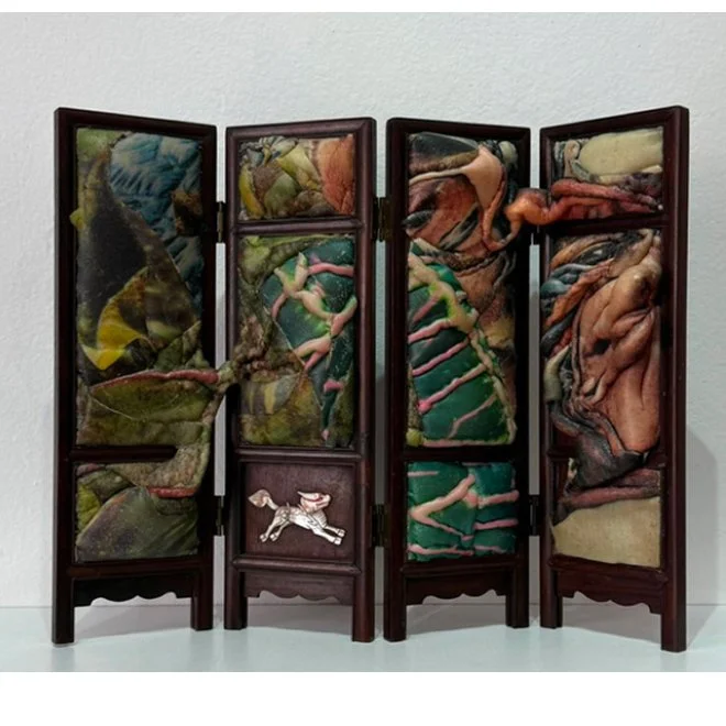 Zé Vicente |
Biombo, 2026.
Espuma e madeira, 31 x 34 x 6 cm.
R$ 2.986,20