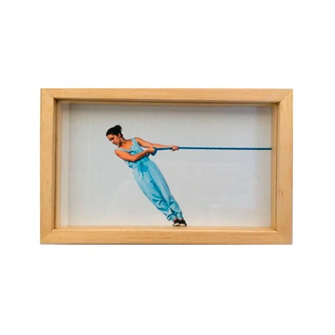 Celina Portella |
Sem título (da série Puxa), 2015.
Foto-instalação. Fotografia e corda,
Foto: 13 x 21 cm / Dimensões variáveis, ed 5.
R$ 5.524,47