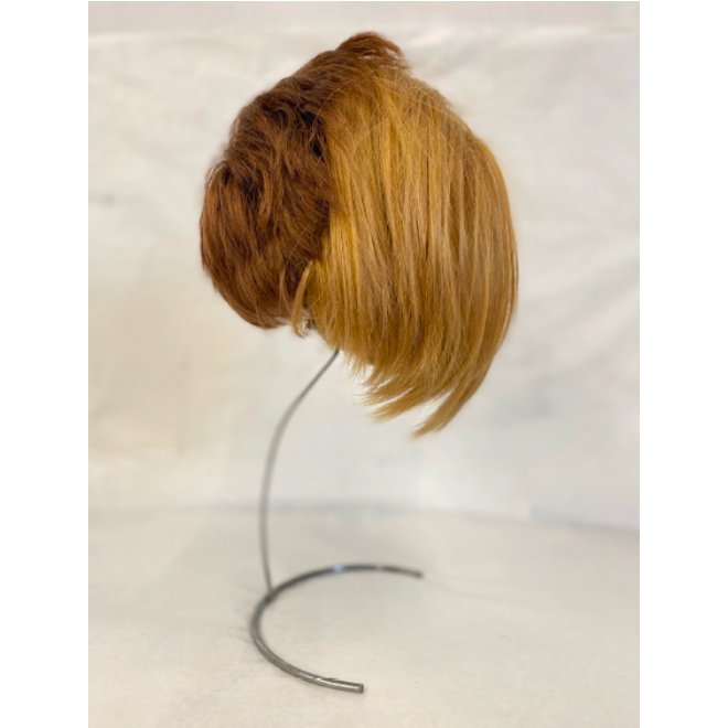 Keila Alaver |
Ser Híbrido Loiro e Castanho, 2023
Perucas e suporte de metal
43 x 17 x 22 cm
R$ 5.332,50