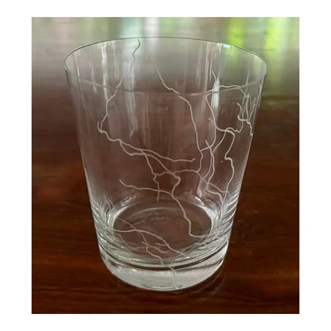 Renata Padovan |
Pantanal PA1 (série Bacias Ameaçadas), 2023.
Copos de cristal feitos e gravados à mão
11 x 10 cm, ed 30 + 2.
R$ 782,10