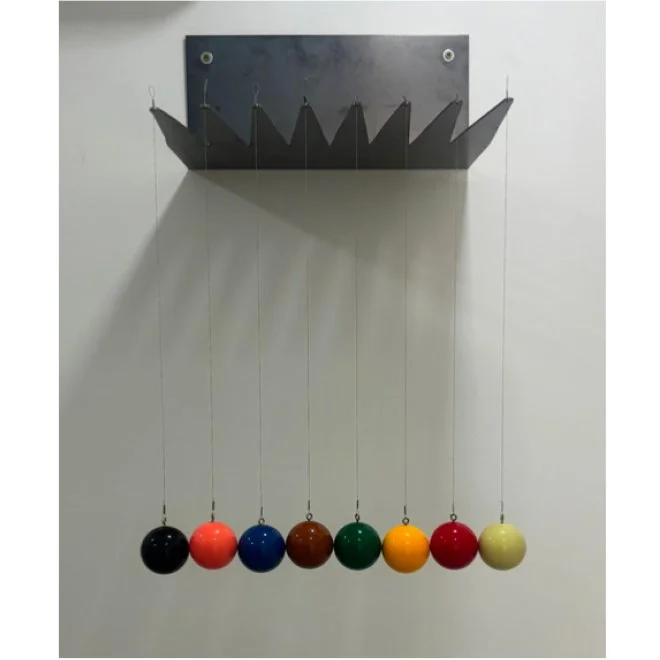 Renato Custodio |
Tomaladacá, 2026.
Metal, cabos de aço e bolas de sinuca (resina).
70 x 43 x 49,5 cm.
R$ 8.887,50