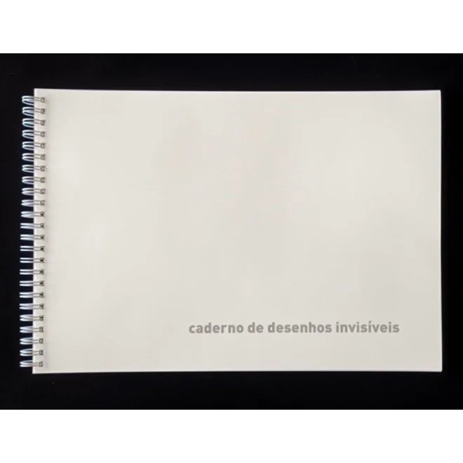 Laura Andreato |
Caderno de desenhos invisíveis, 2025.
Impressão digital sobre oﬀset e lápis.
21 x 31 cm, ed 20.
R$ 151,6563