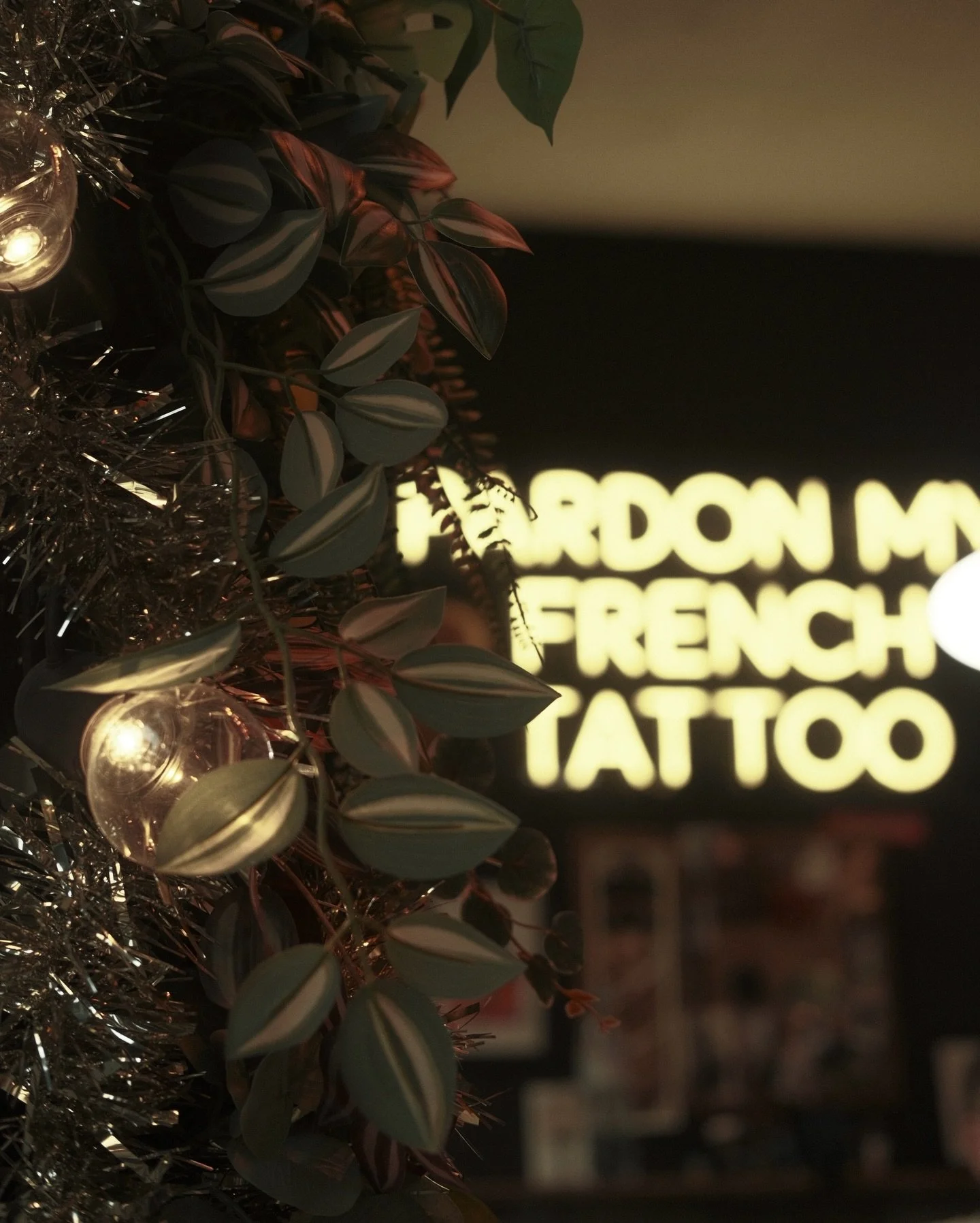 The KEY to taking really nice photos&hellip; 

Is to take them in a really nice shop 🤭

And of a really nice bunch 🥰🥹✨ 🎄