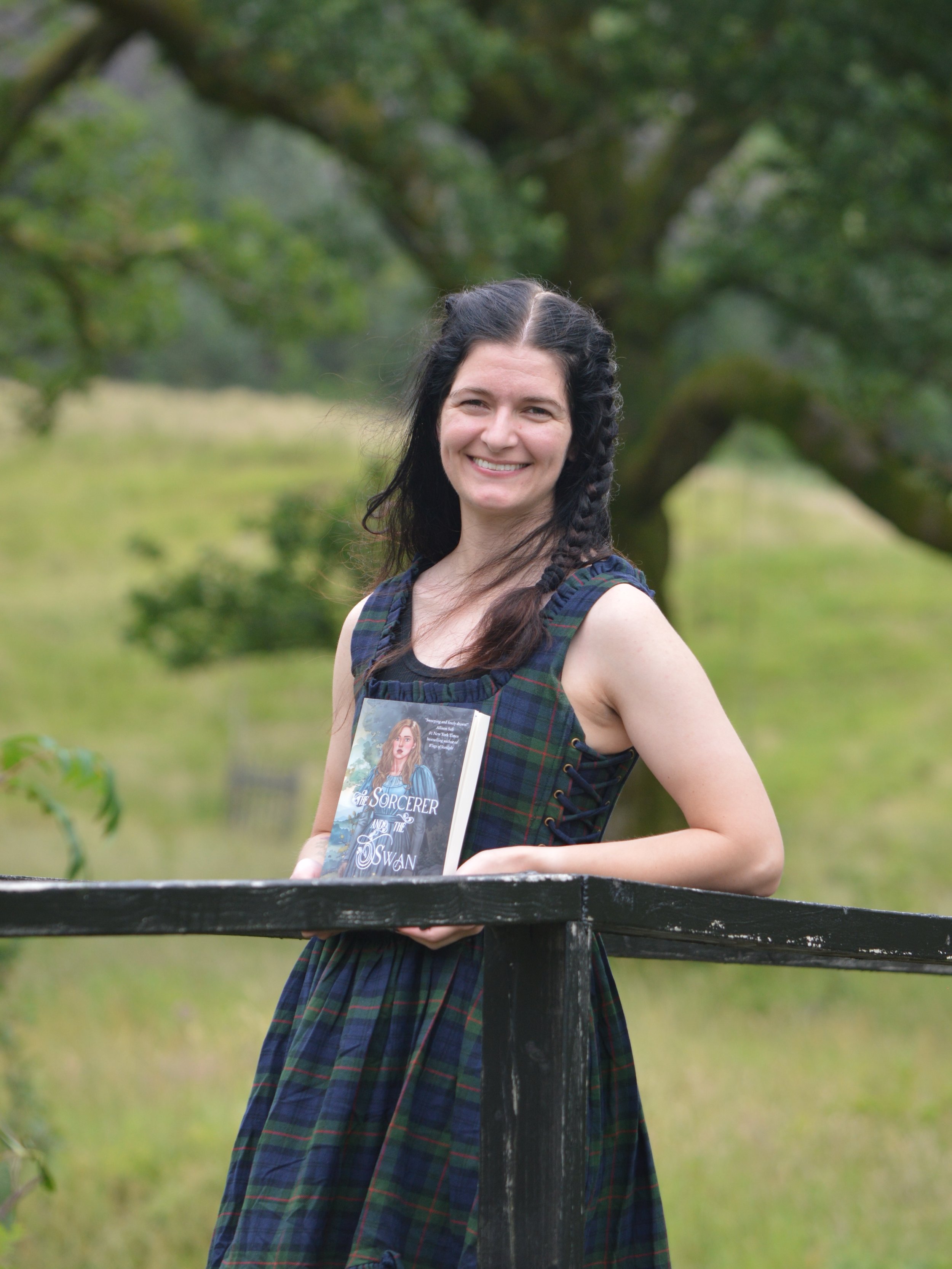 It&rsquo;s my birthday month! 🦢🏹✨

Can I share a wild goal of mine for this month?

I would love it if THE SORCERER AND THE SWAN could get to 50 goodreads reviews by my birthday on the 25th. It&rsquo;s an ambitious goal (it currently only has 20 re