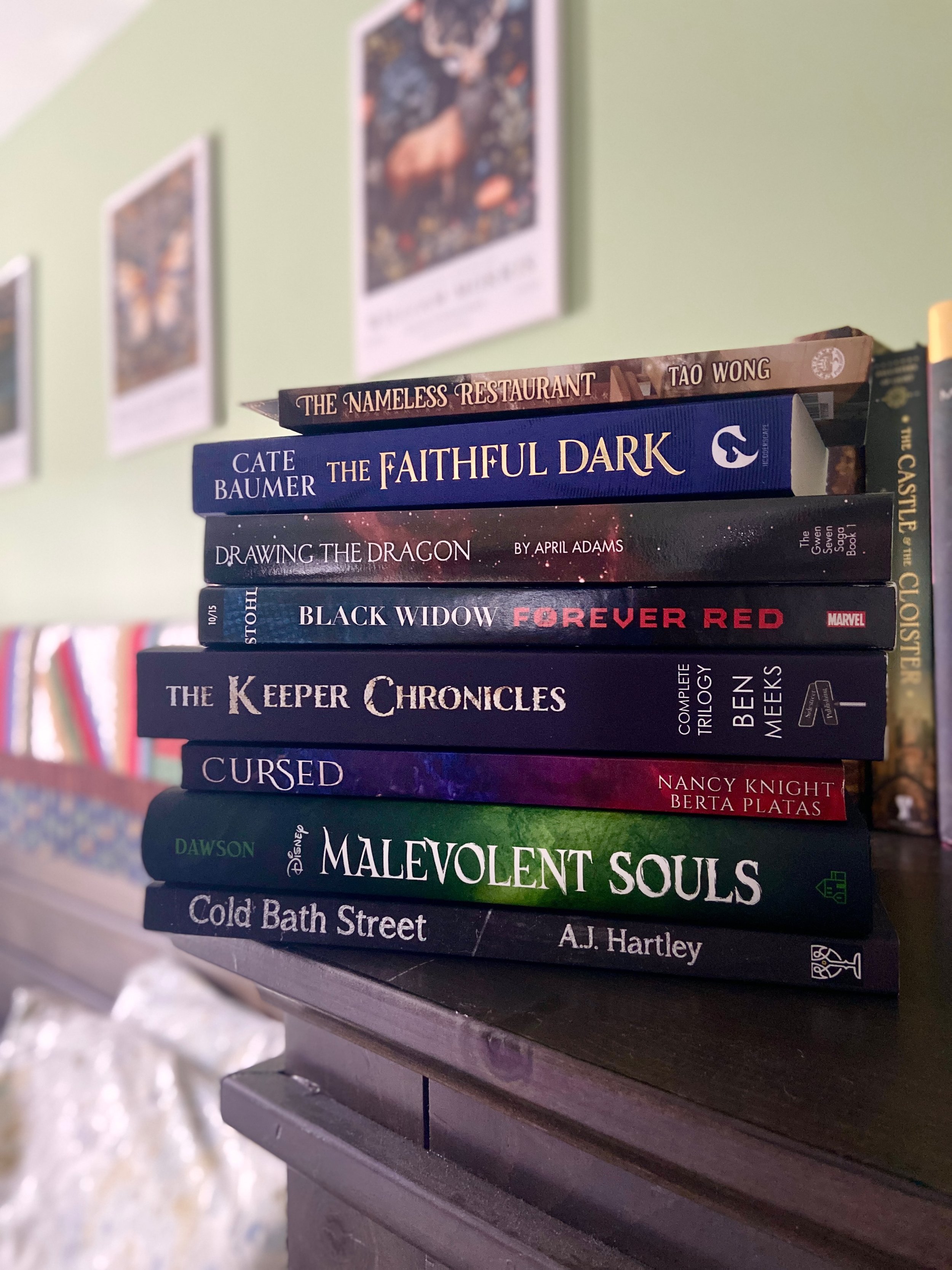 🐉 DragonCon book haul! 🐉

Do you buy a lot of books at cons or festivals? Or do you have a better grip on your budget than I do? 🤣

I bought books from new friends, old friends, and folks at the vendor hall who successfully persuaded me out of my 