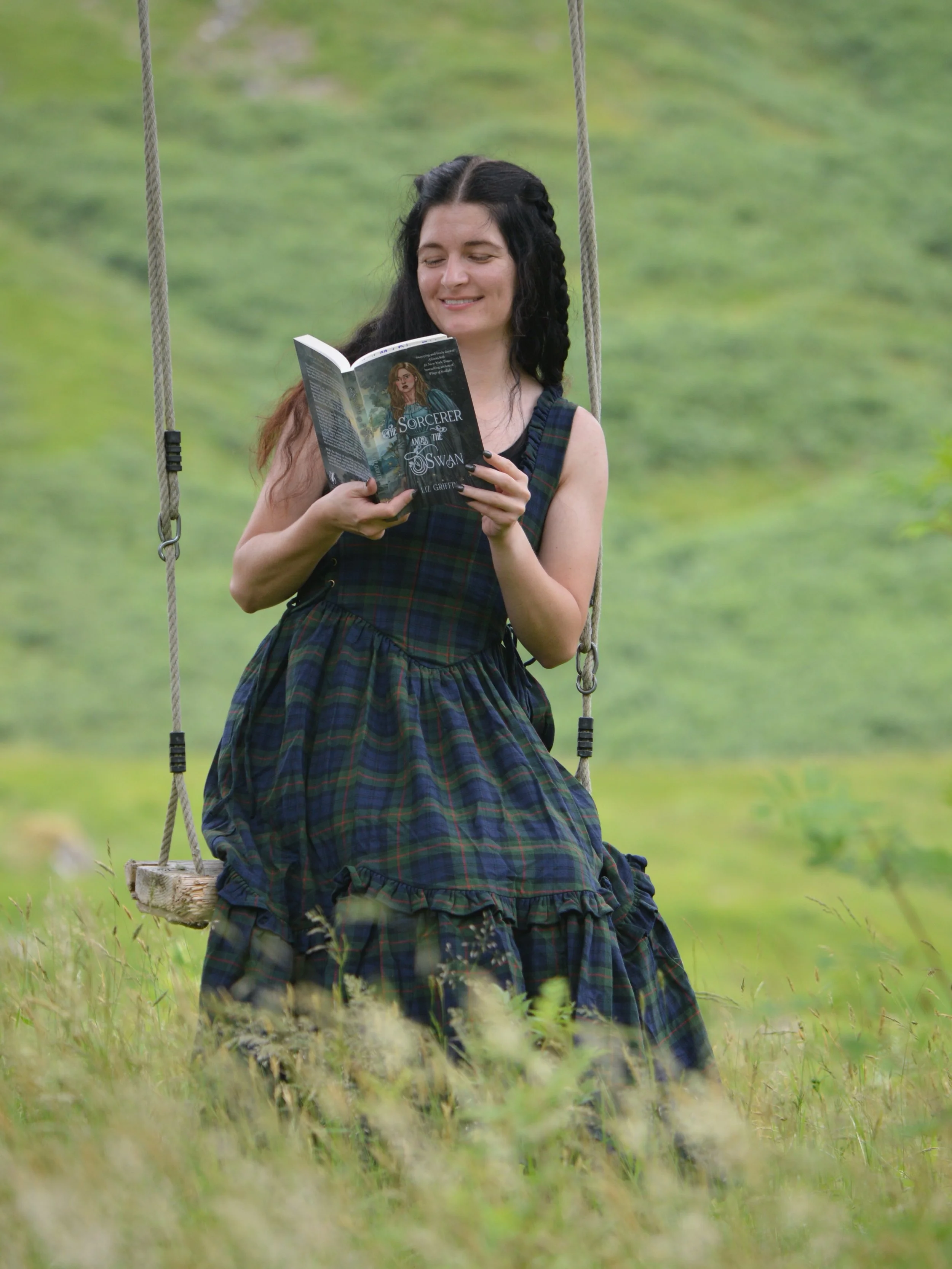 Three months since my book came out 🦢🏹✨

Have you read THE SORCERER AND THE SWAN?

It has&hellip;
&bull; a magical healer in a queendom where magic is forbidden
&bull; a prince who would rather read books and win archery tournaments than prepare to