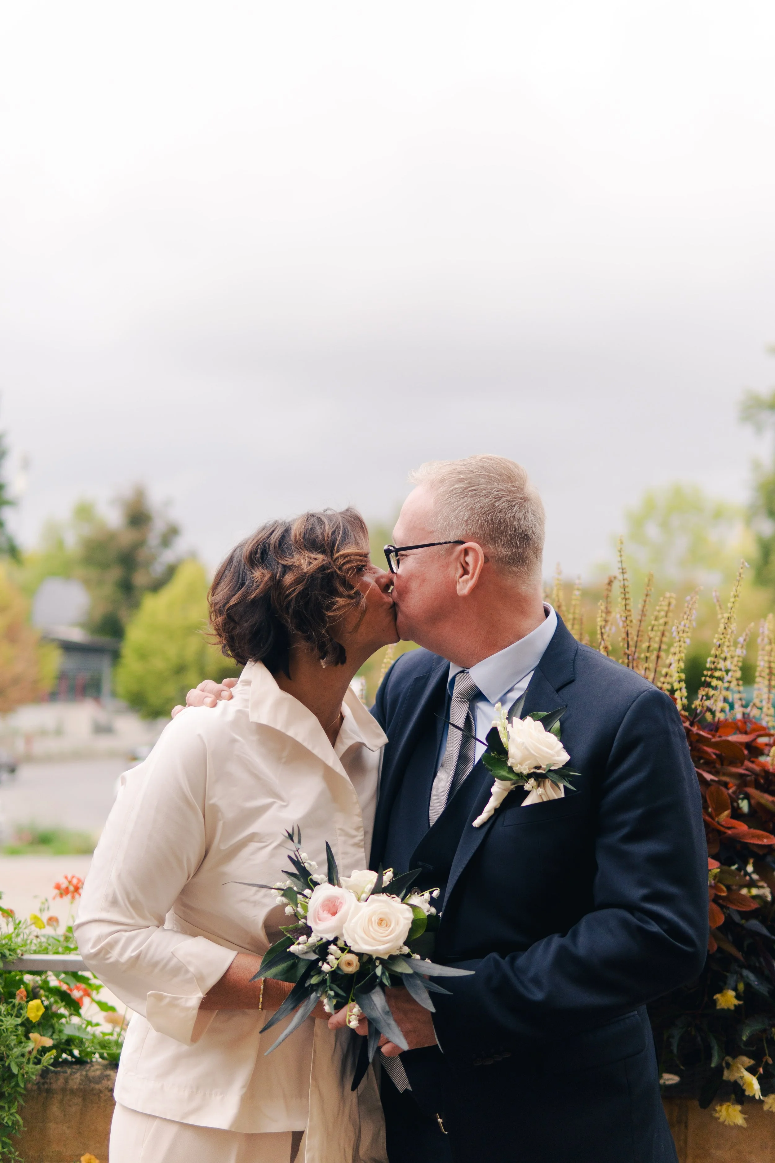 Wedding Bruiloft First kiss Eerste kus Photoshoot Fotoshoot