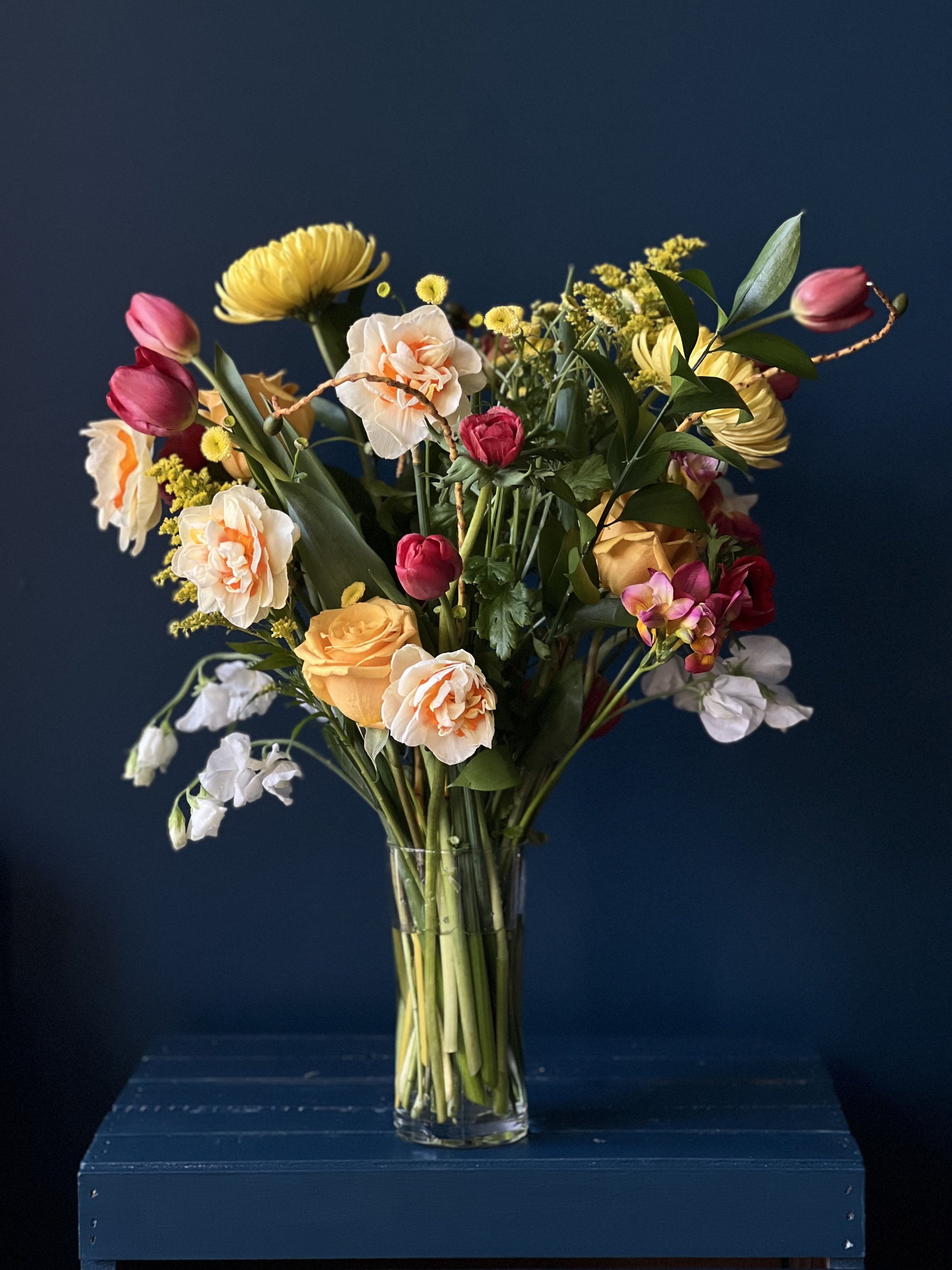A delighting sight of spring narcissus highlights this seasonal floral work